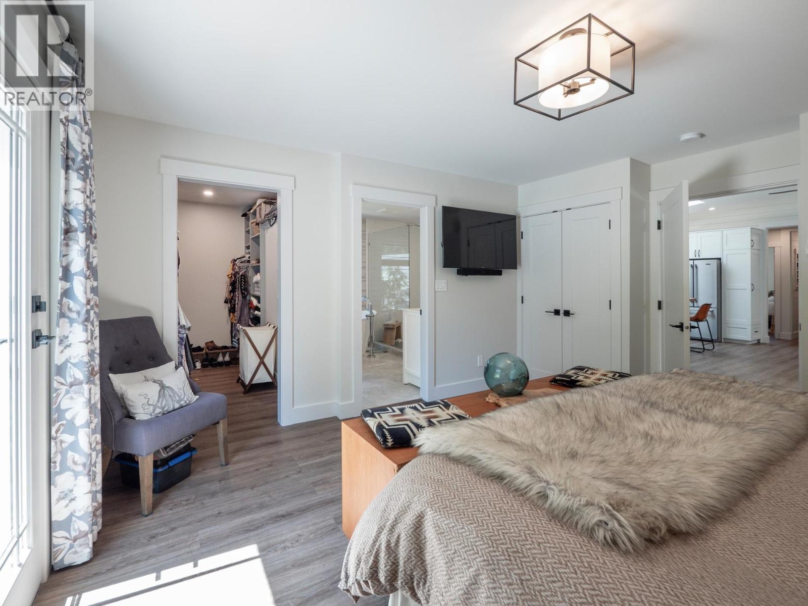 655 Dougall Road Property Photo 16