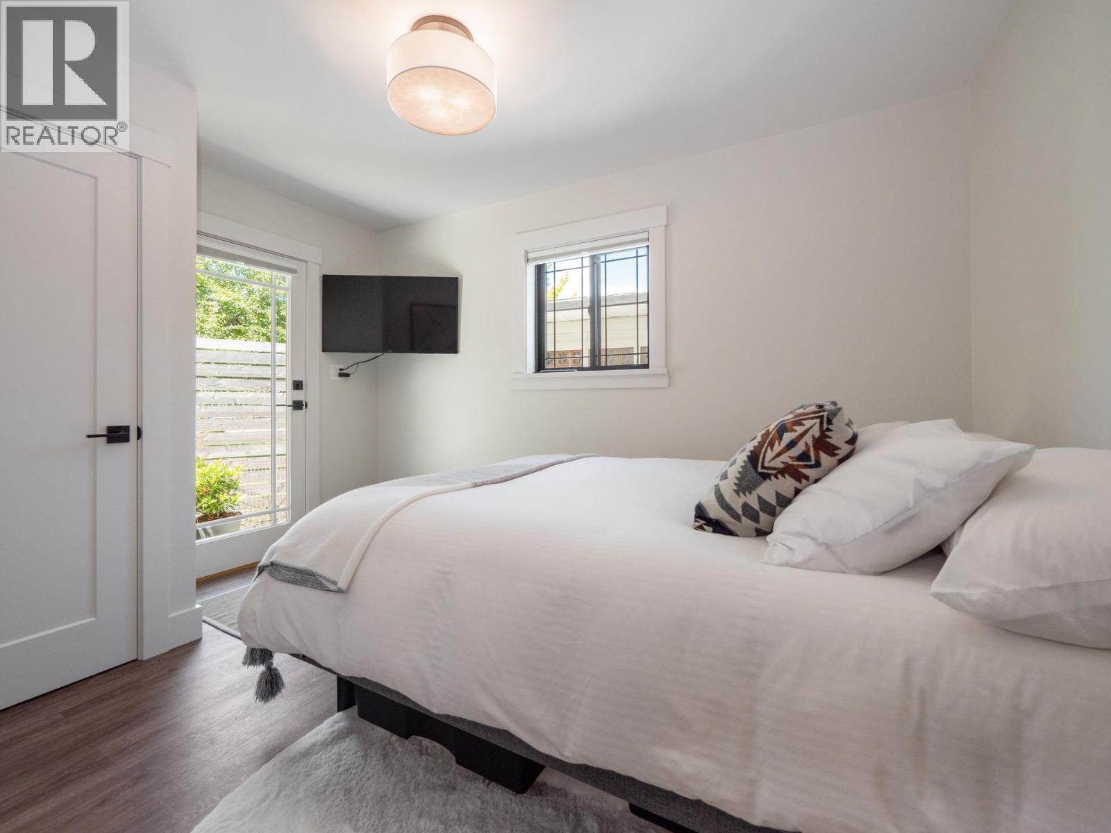 655 Dougall Road Property Photo 18