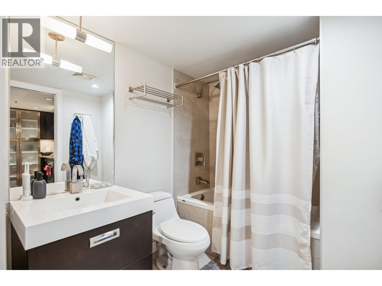 301 1055 Richards Street Property Photo 15