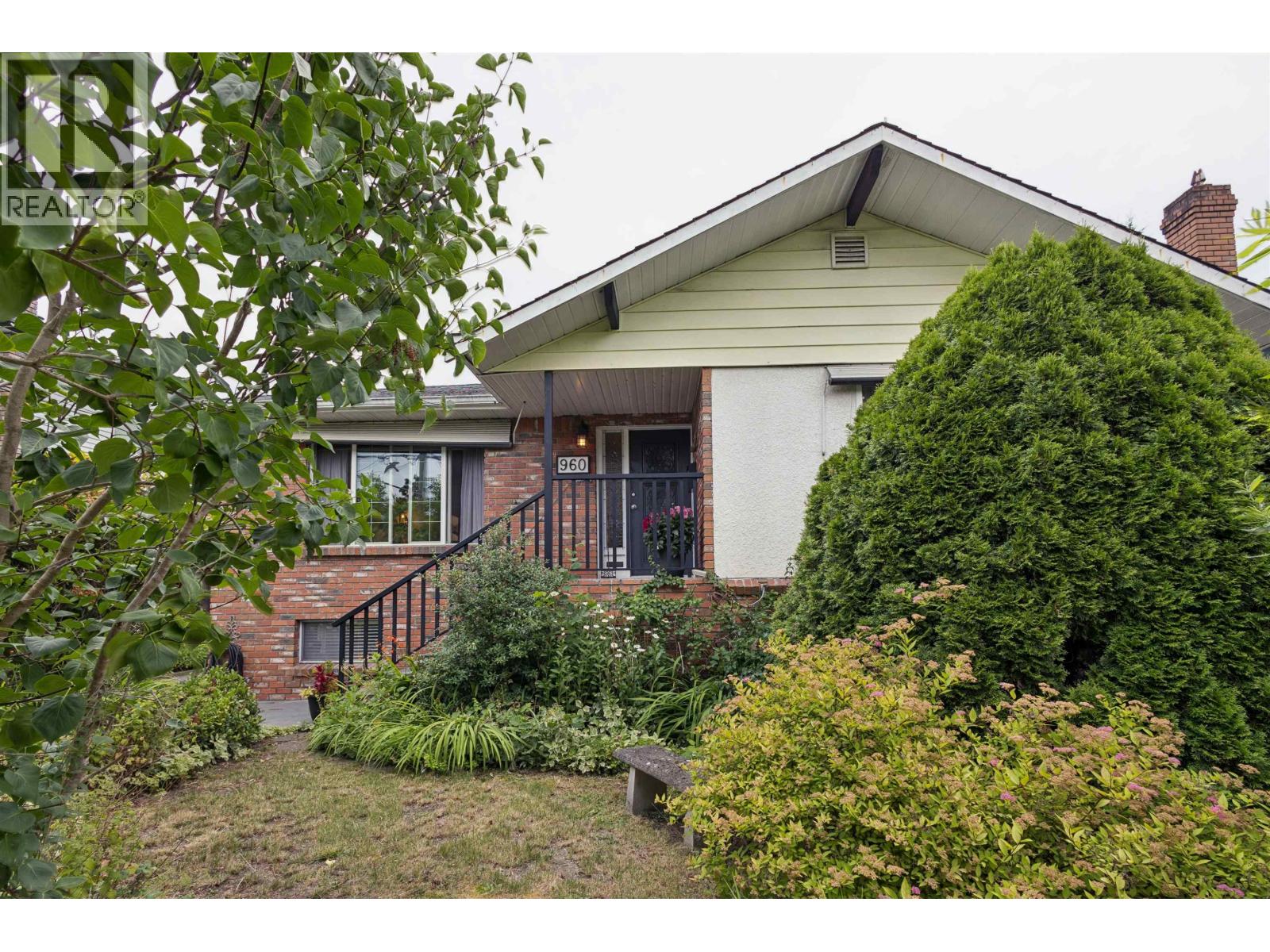 960 Cliff Avenue Property Photo 1