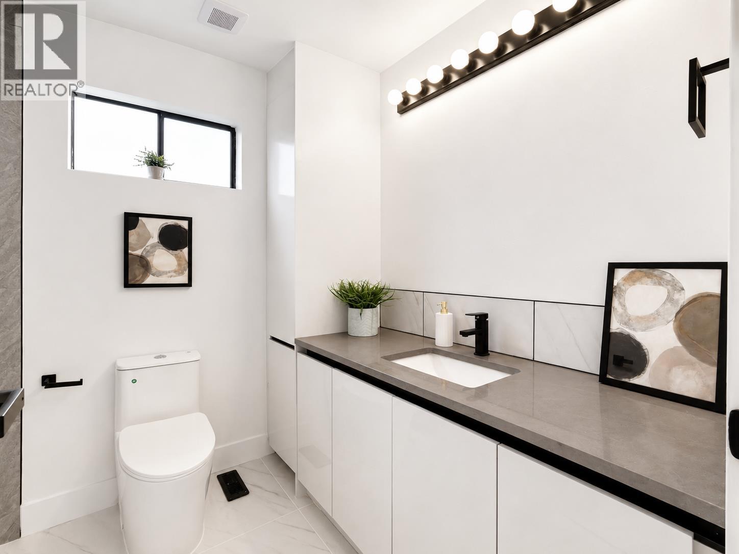 140 3031 Williams Road Property Photo 9