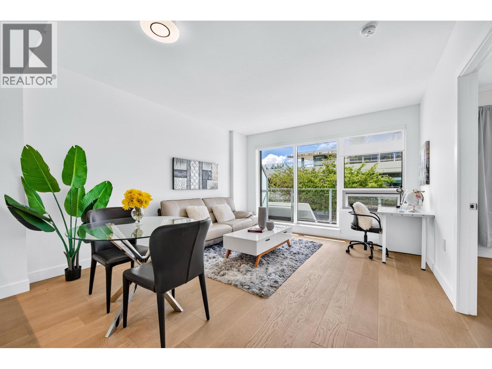 611 5788 Gilbert Road Property Photo 1