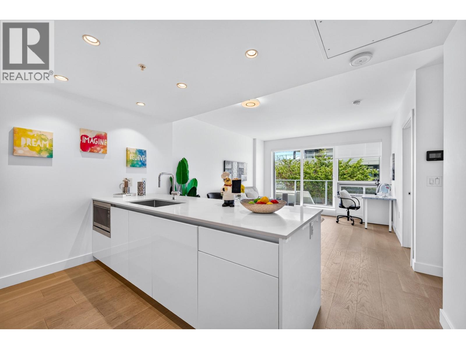 611 5788 Gilbert Road Property Photo 4