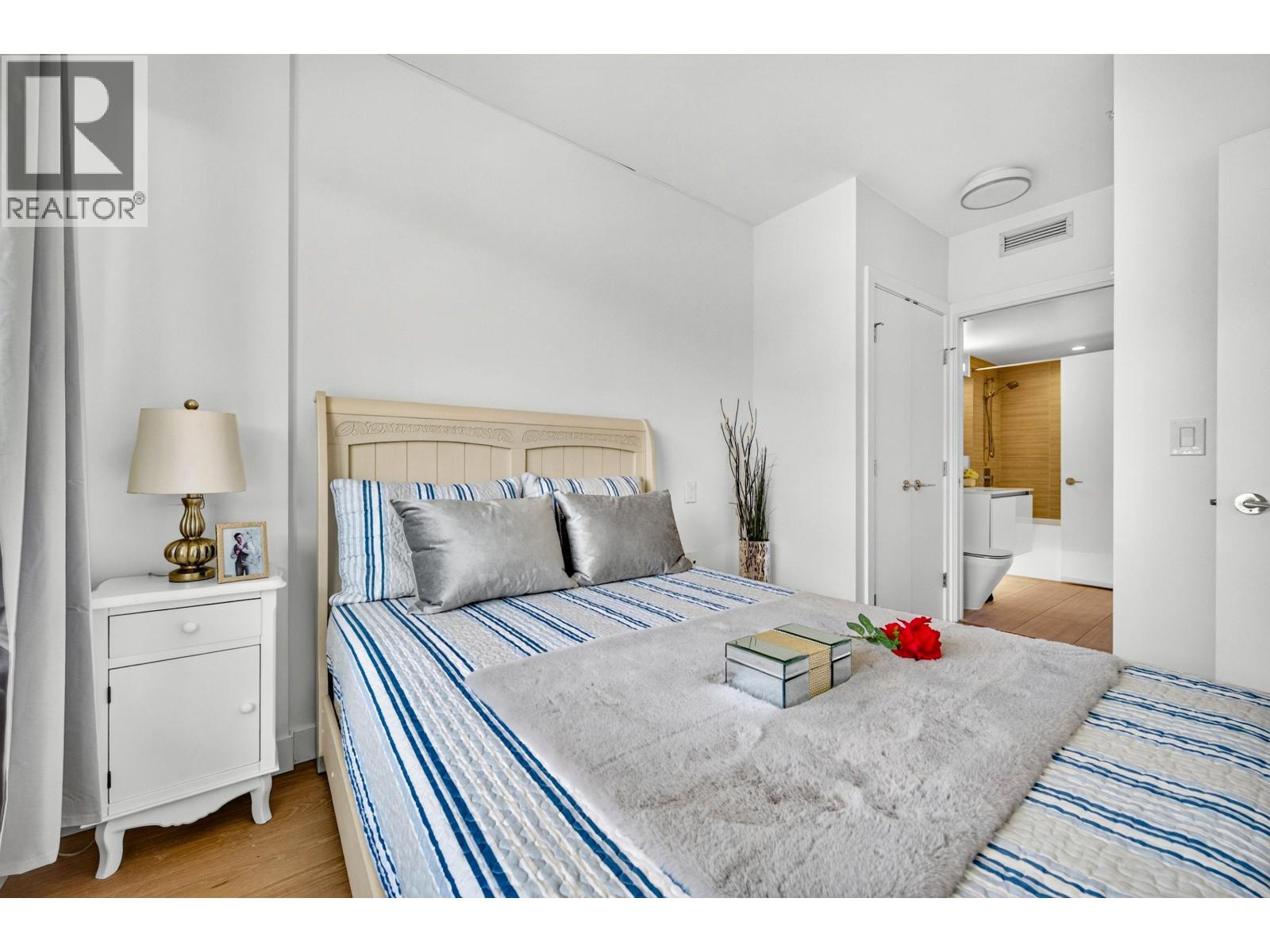 611 5788 Gilbert Road Property Photo 9