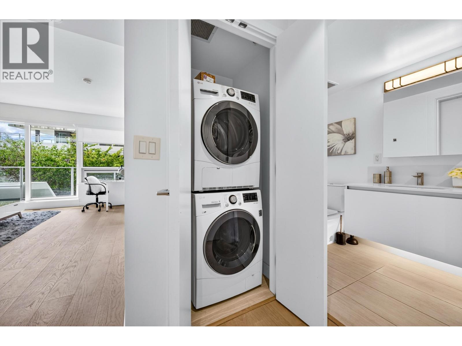 611 5788 Gilbert Road Property Photo 12