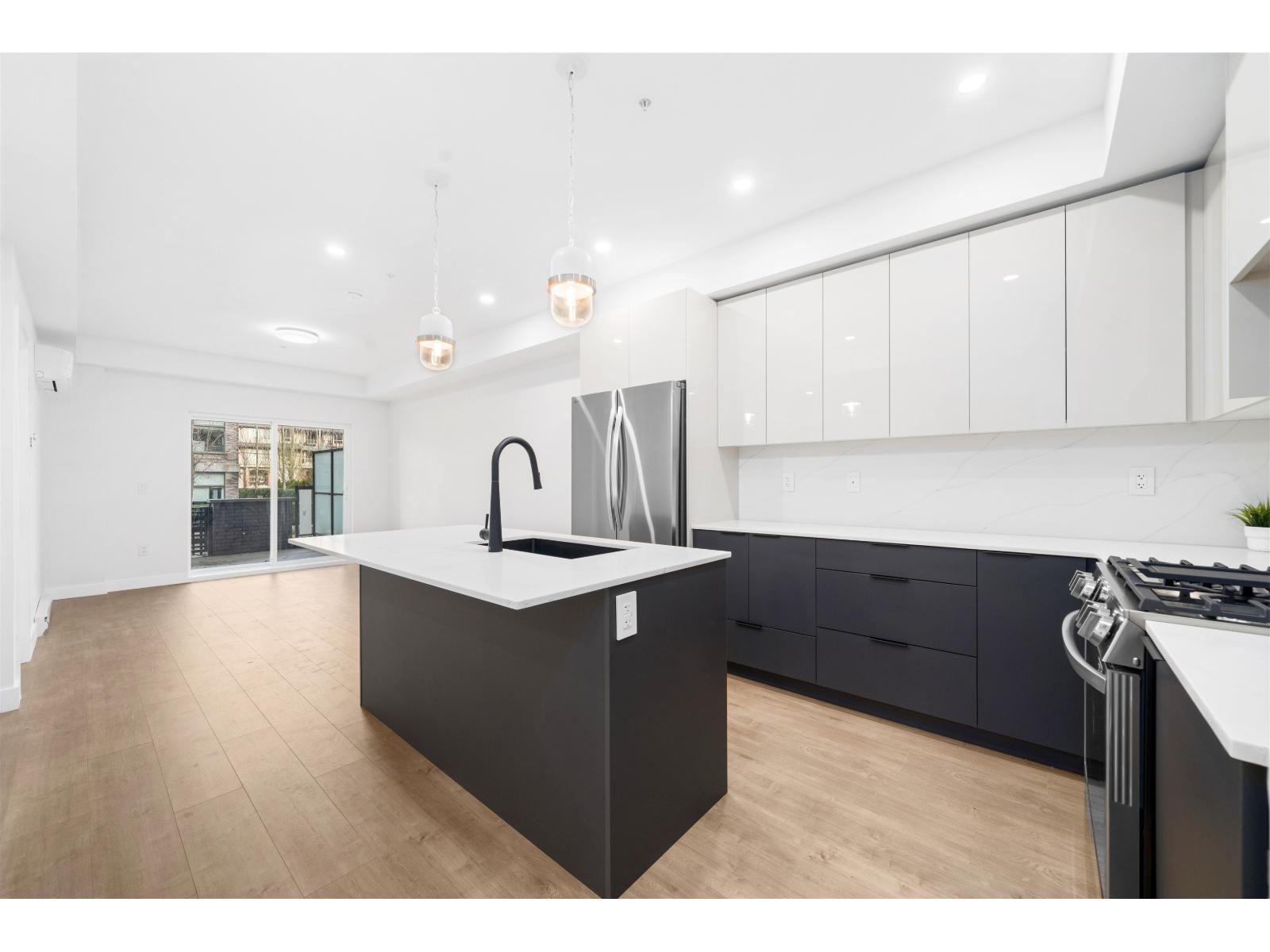 101 15353 17 Avenue Property Photo 7