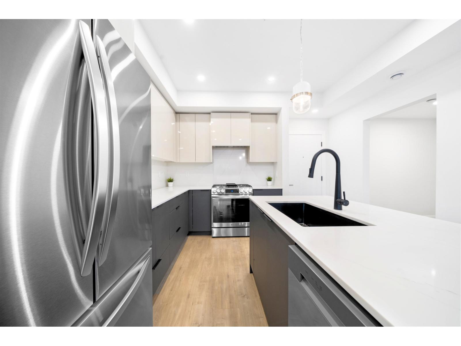 101 15353 17 Avenue Property Photo 9