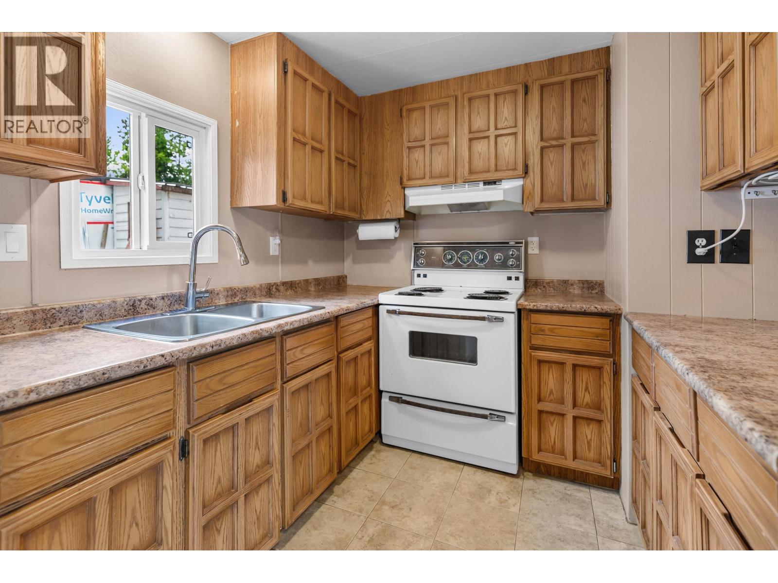 21 7170 Hart Highway Property Photo 13