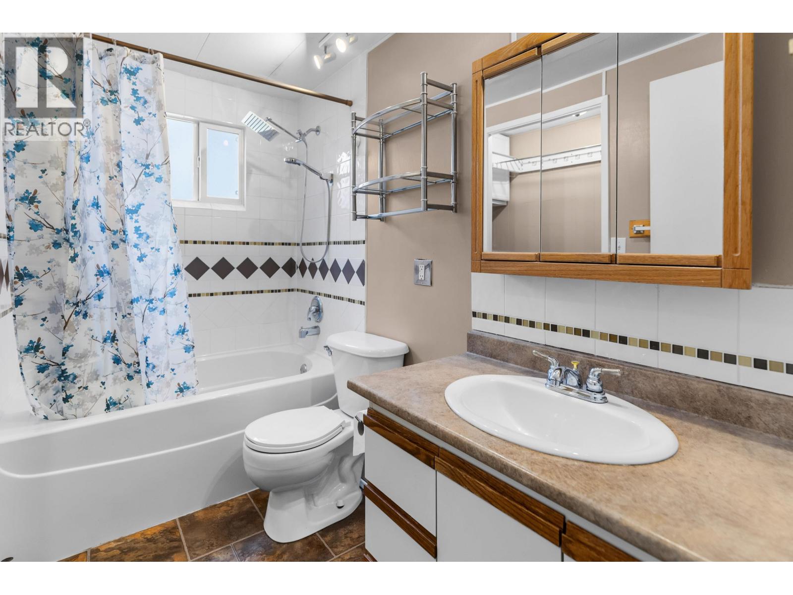 21 7170 Hart Highway Property Photo 14