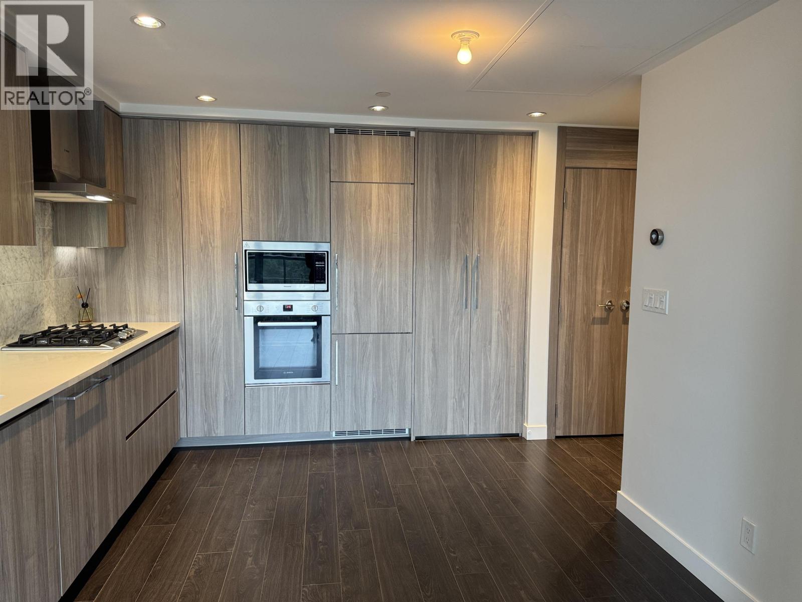 407 4720 Lougheed Highway Property Photo 3
