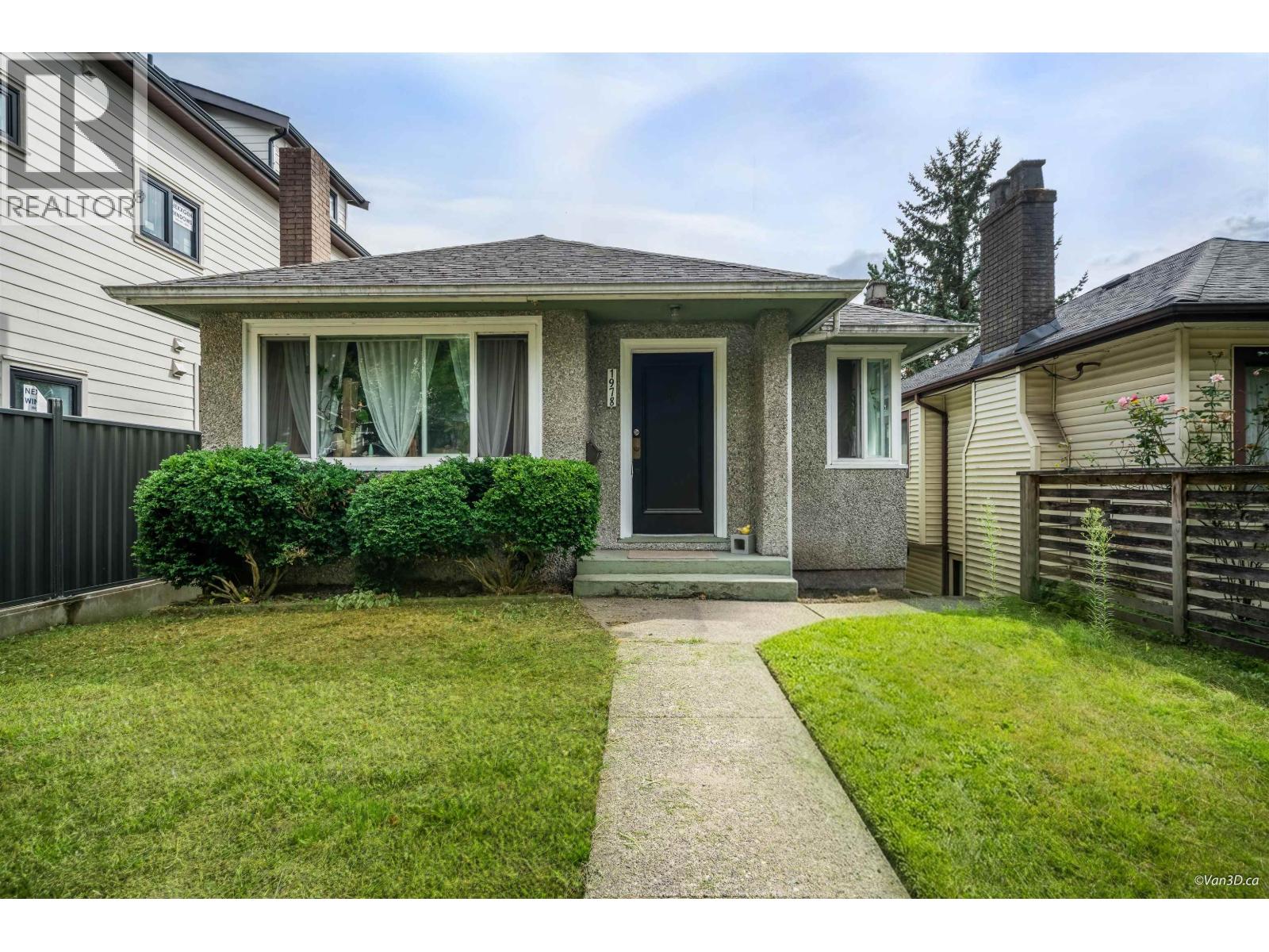 1978 E 8th Avenue Property Photo 1
