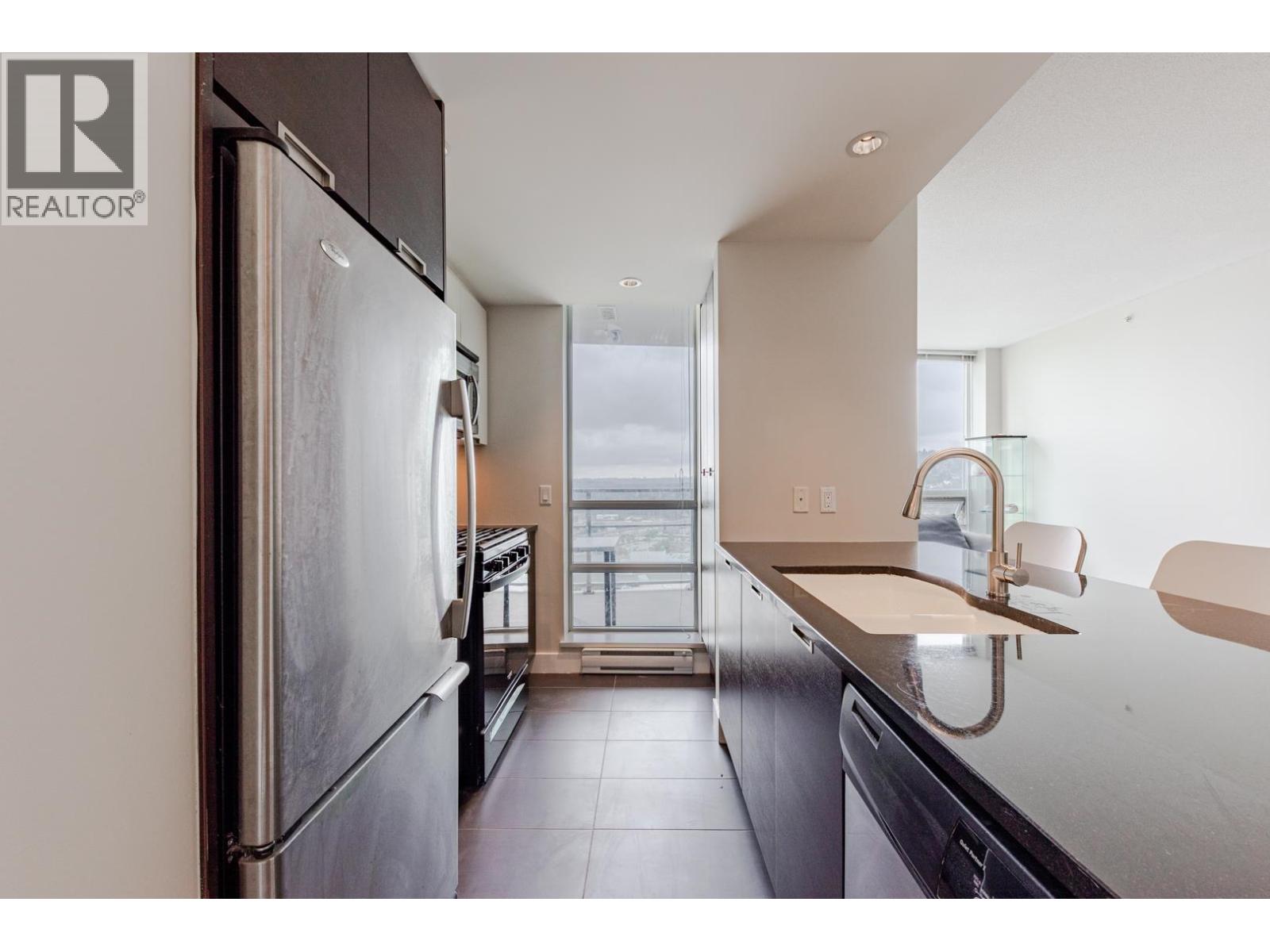 2707 2968 Glen Drive Property Photo 4