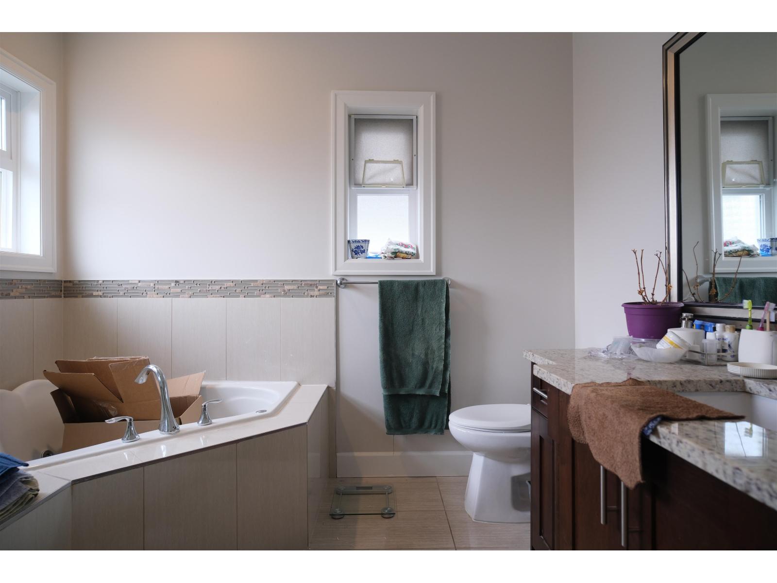 7849 211b Street Property Photo 8