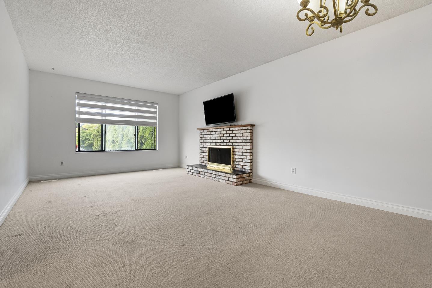 2369 Wakefield Court Property Photo 2