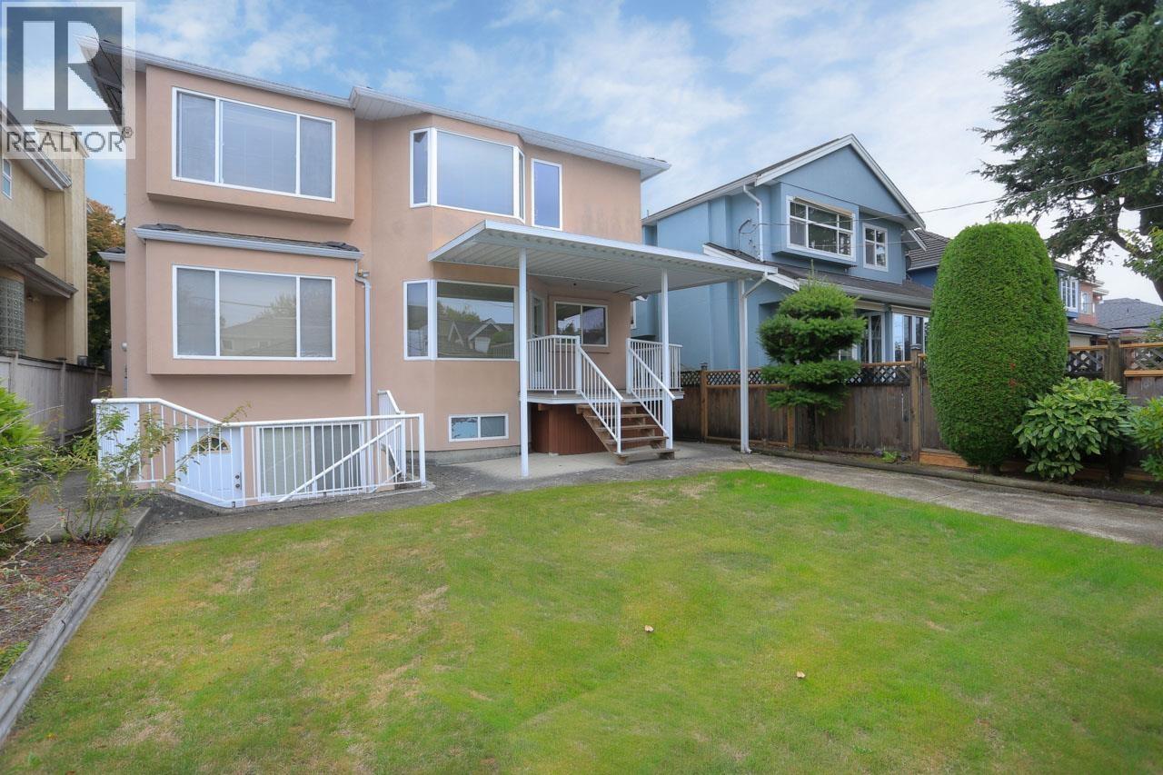 6333 Butler Street Property Photo 4