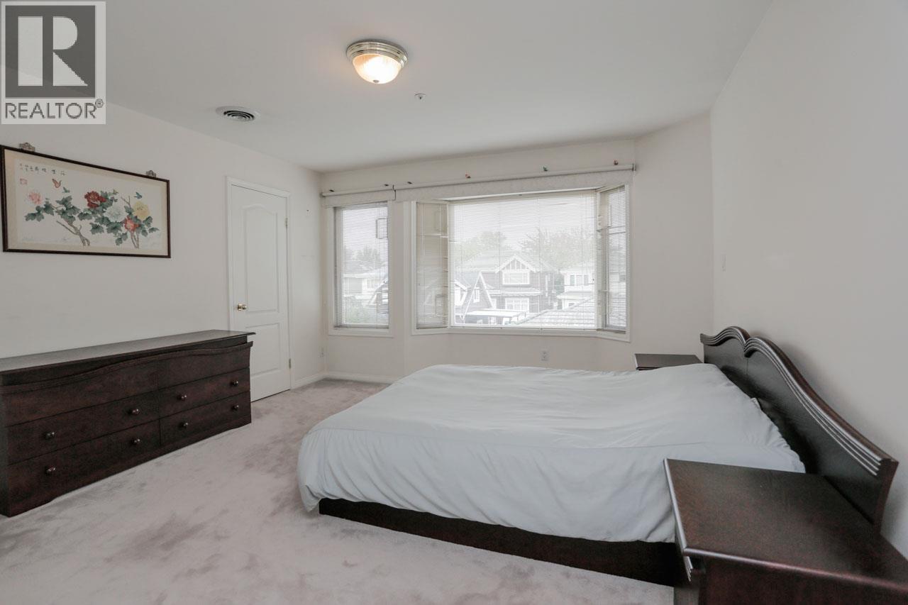 6333 Butler Street Property Photo 12
