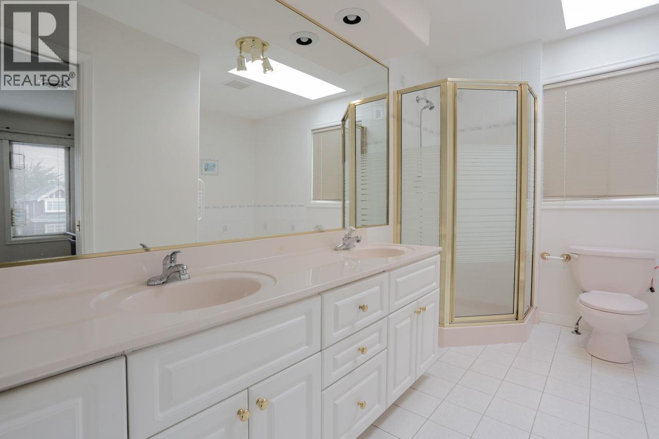 6333 Butler Street Property Photo 13