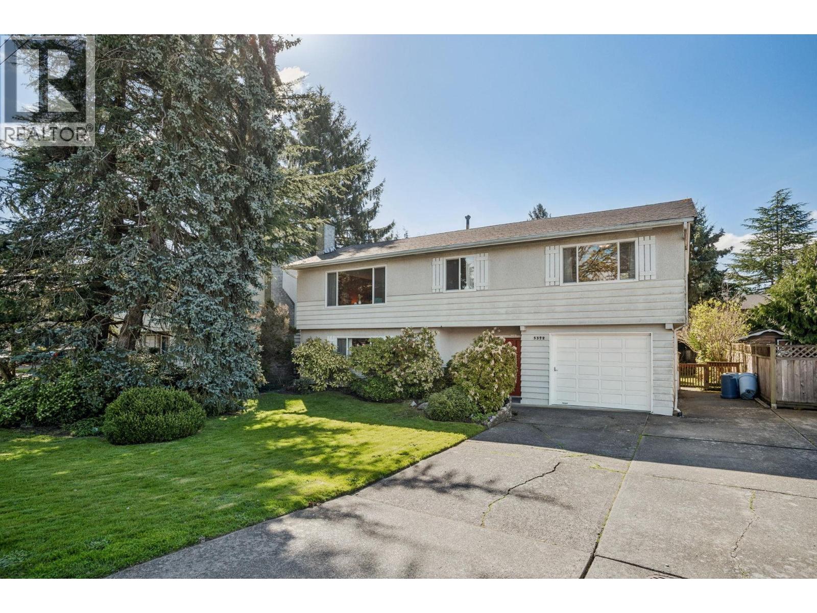 5392 Maple Crescent Property Photo 1