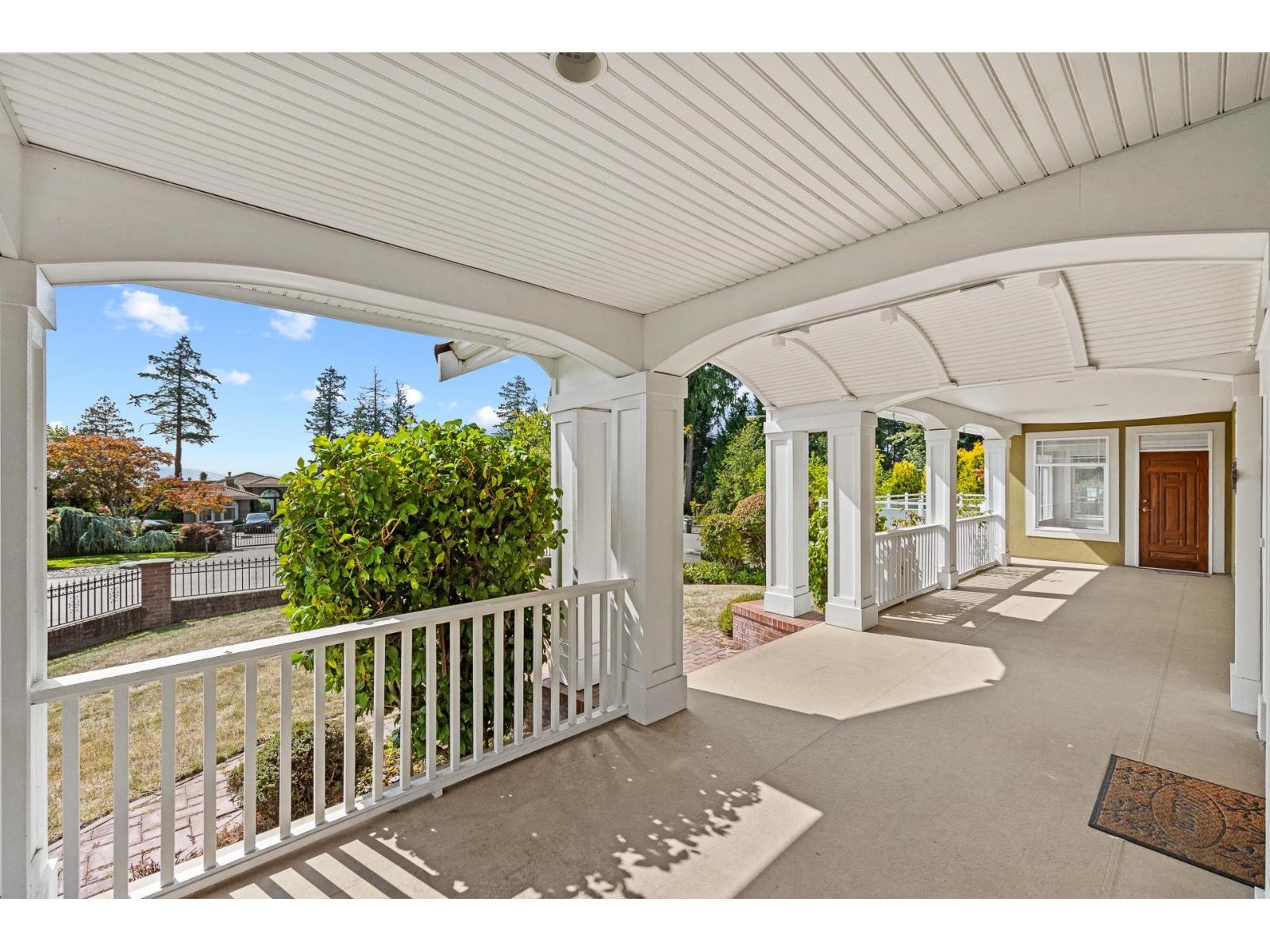 13477 13a Avenue Property Photo 4