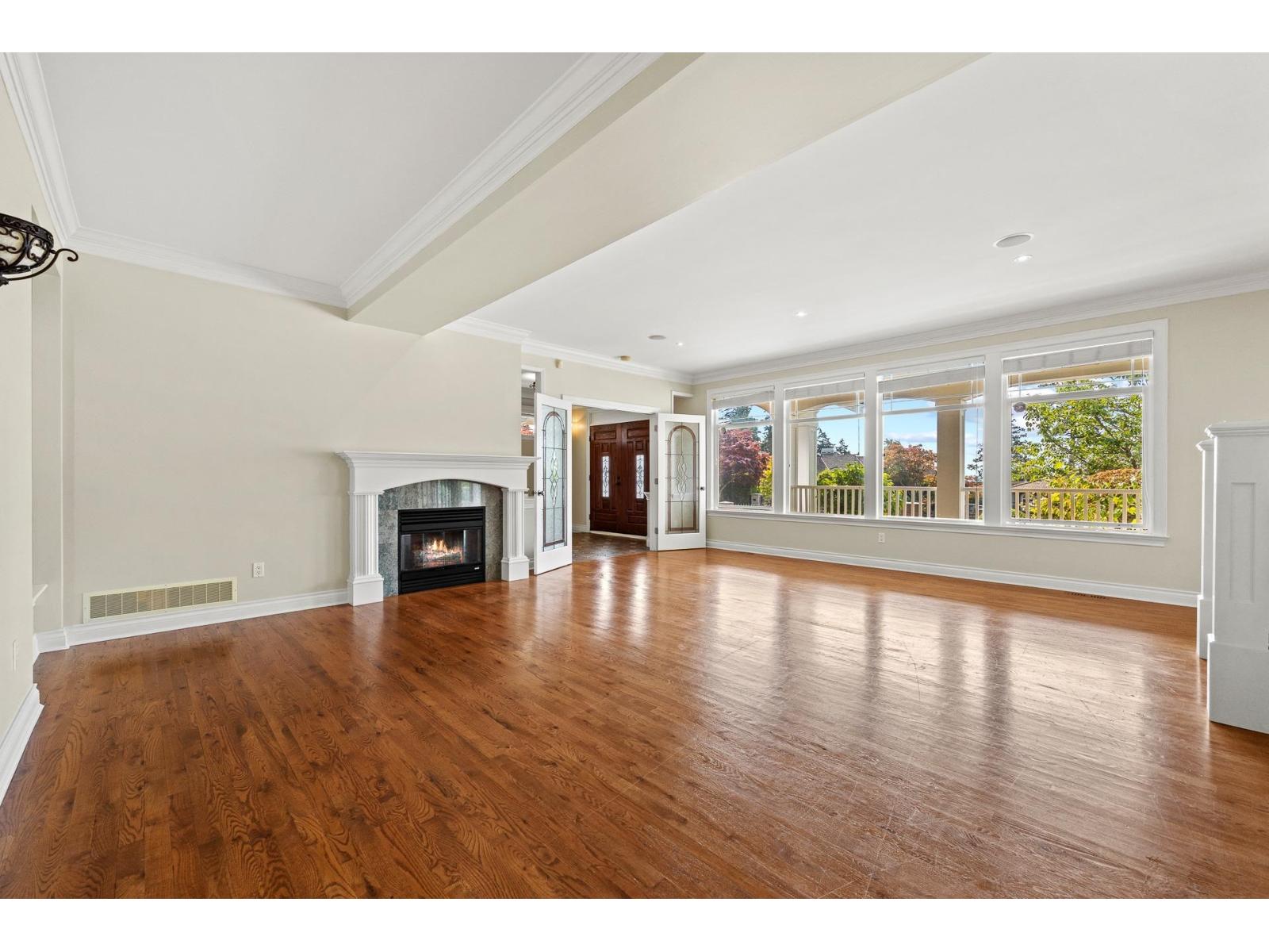 13477 13a Avenue Property Photo 9