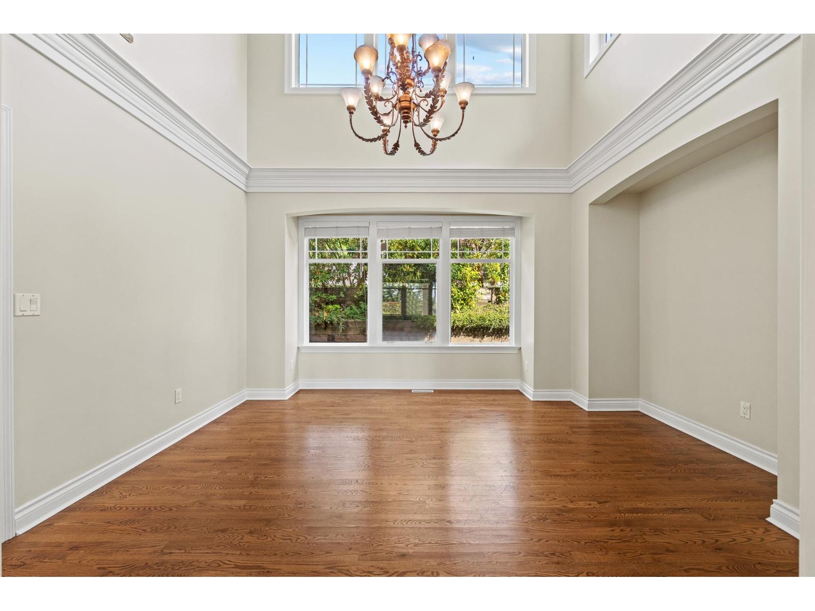 13477 13a Avenue Property Photo 11