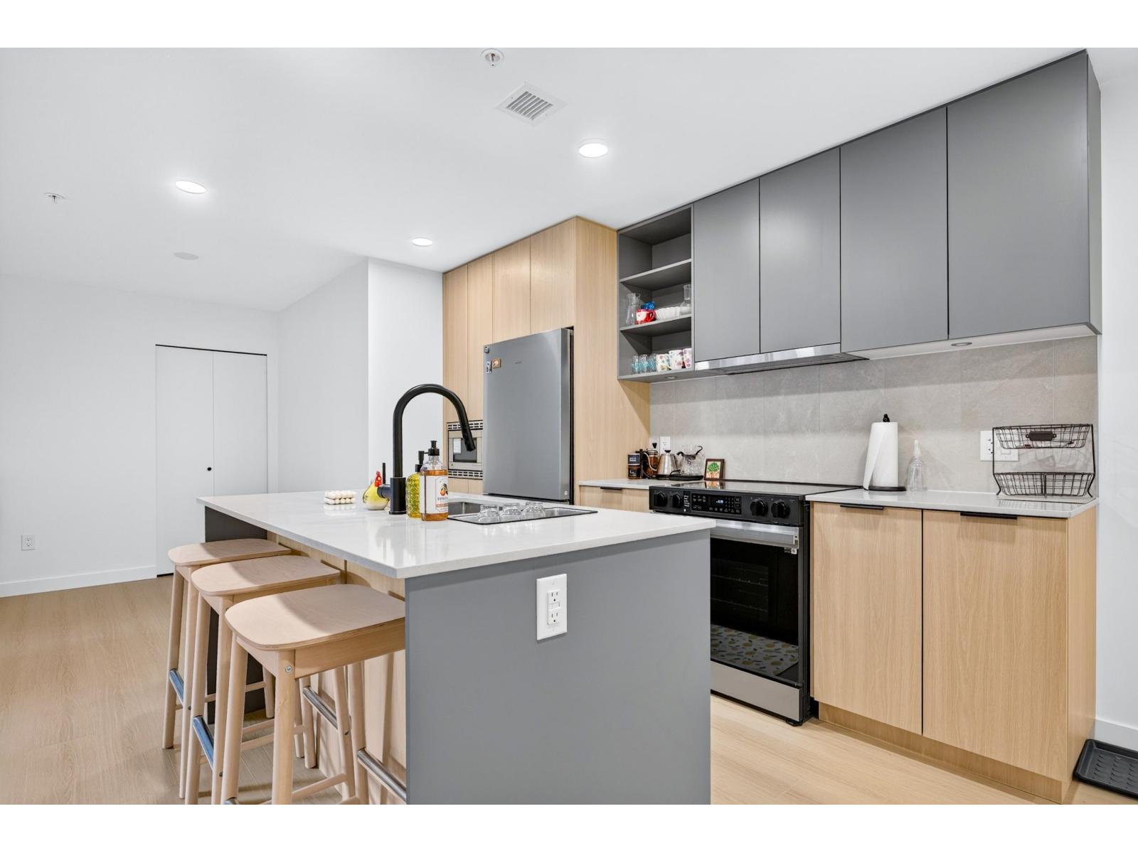 105 13439 94A AVENUE Property Photo 1