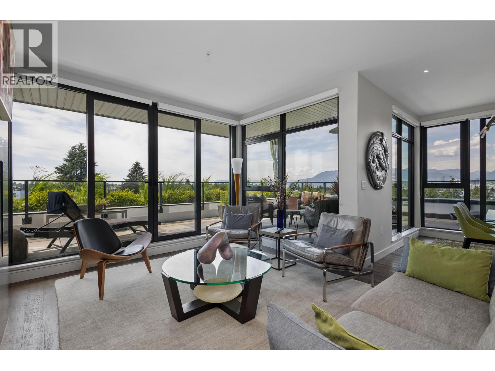 601 4427 Cambie Street Property Photo 1