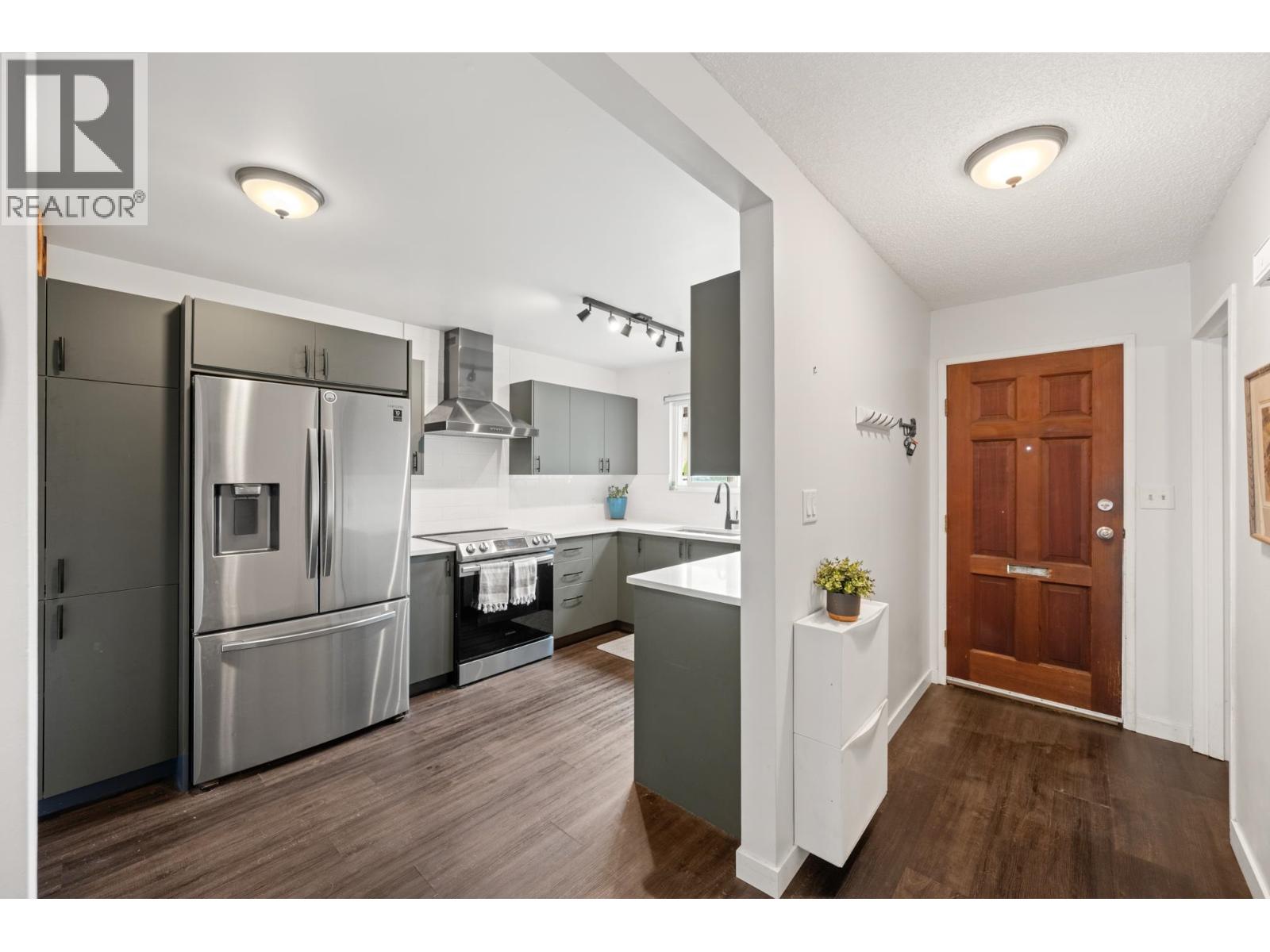 5019 57 Street Property Photo 3