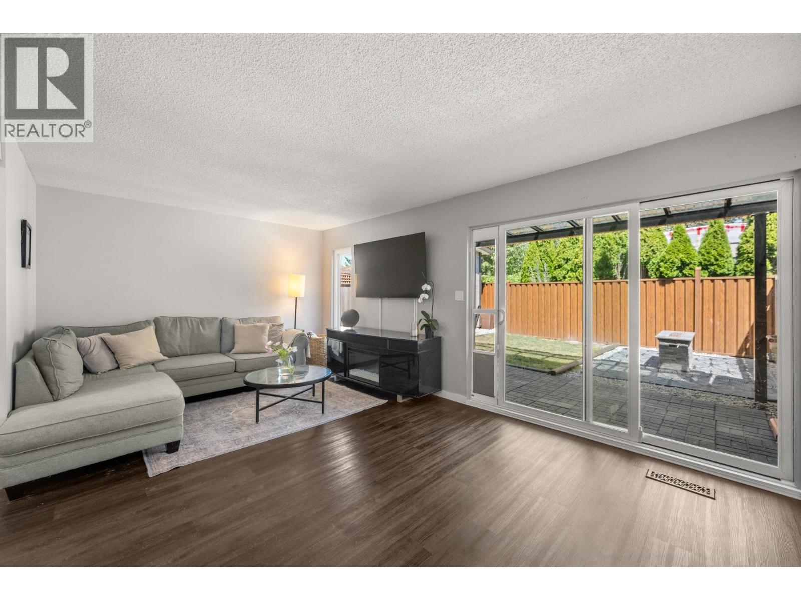 5019 57 Street Property Photo 5
