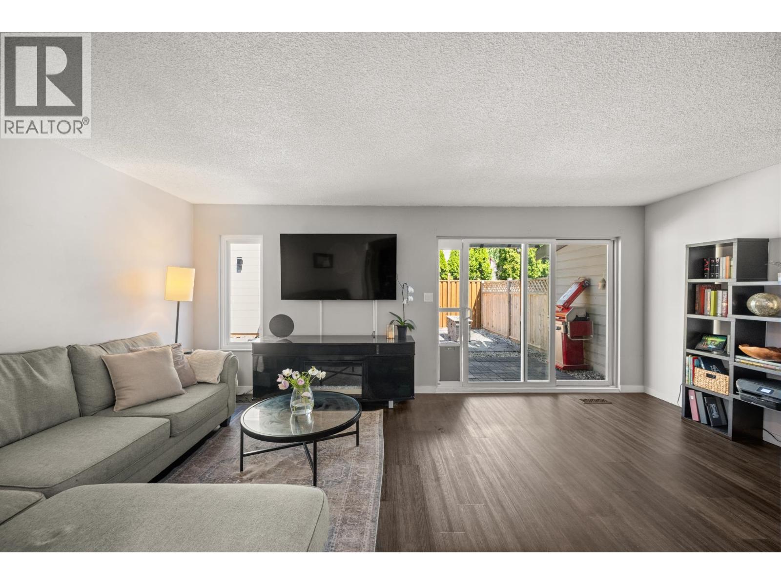 5019 57 Street Property Photo 6