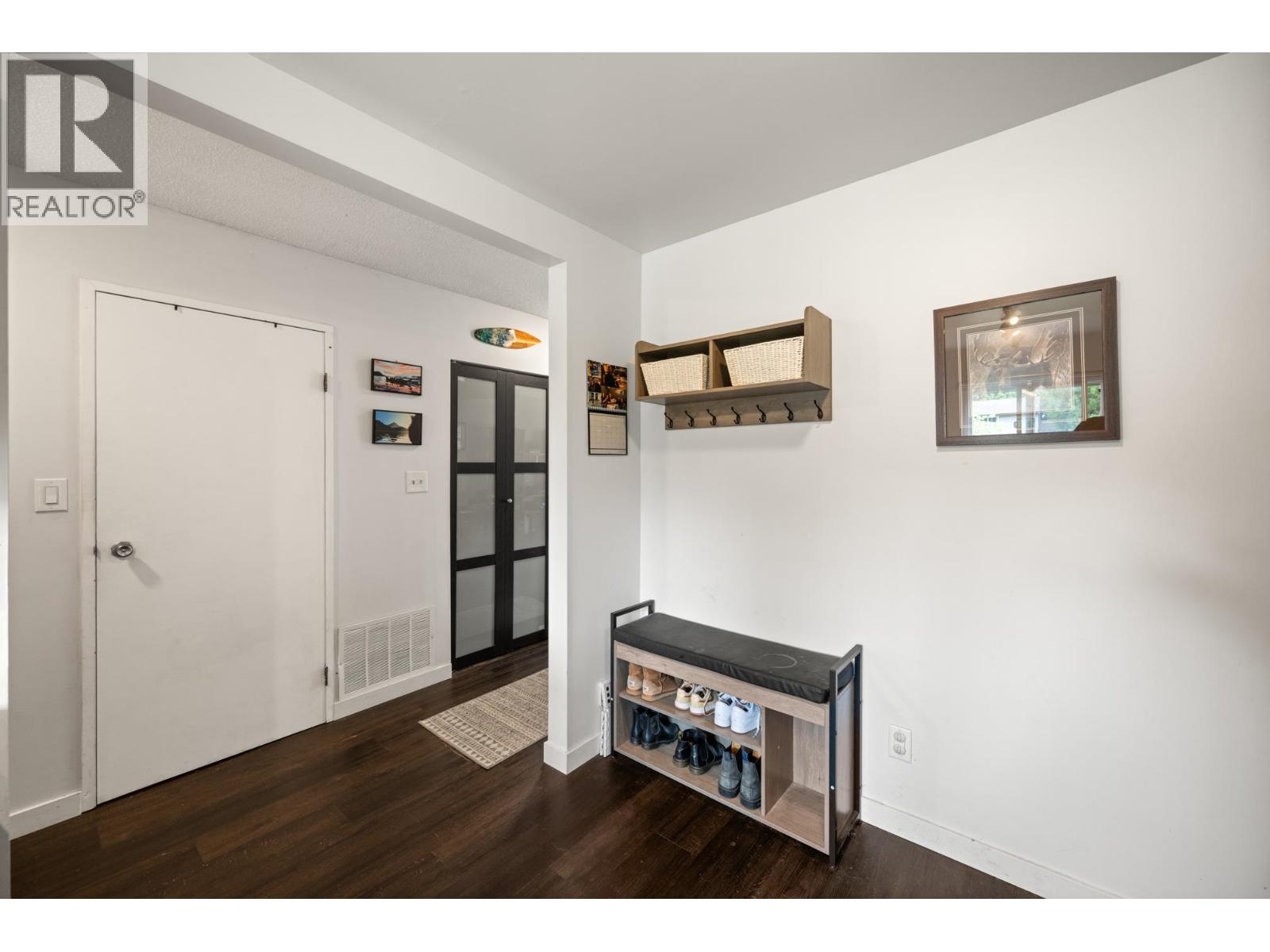 5019 57 Street Property Photo 9