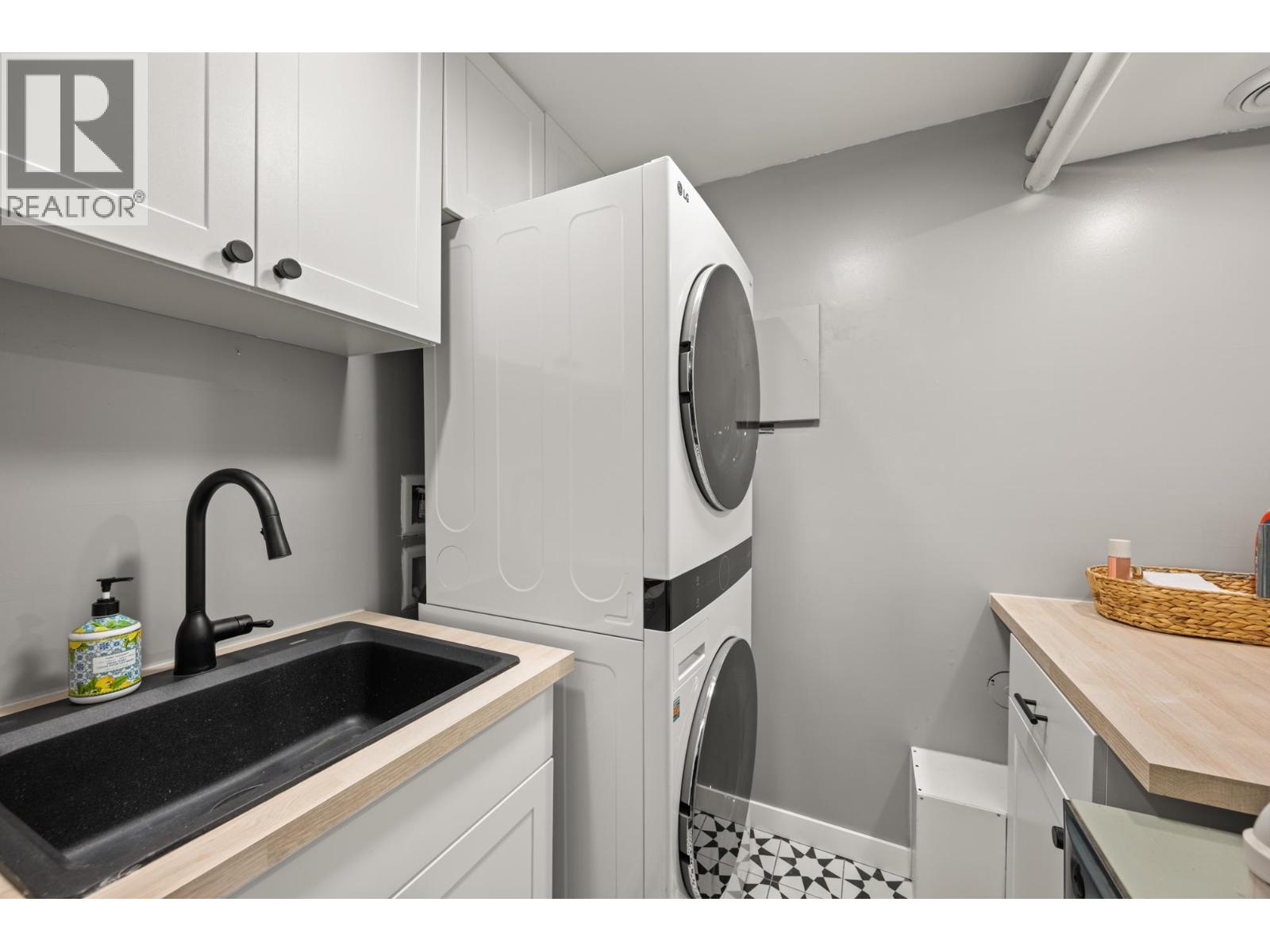5019 57 Street Property Photo 11