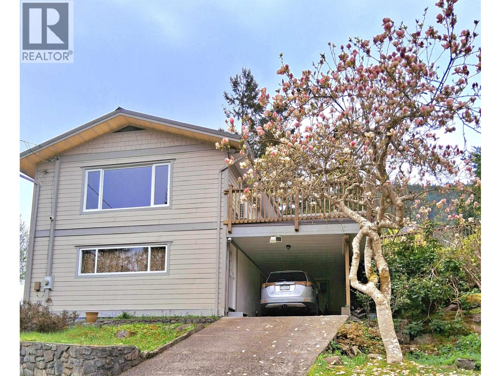 13096 Narrows Road Property Photo 1