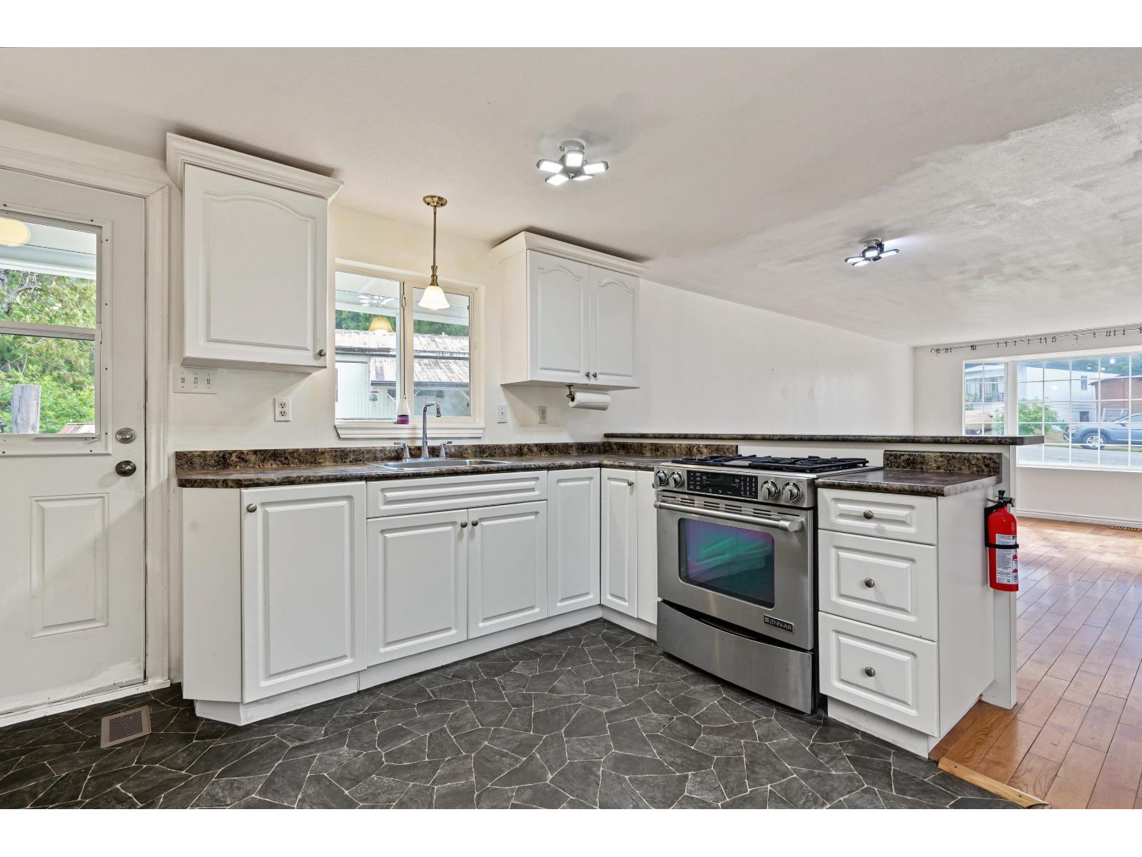 2216 Lougheed Highway #5 Property Photo 7