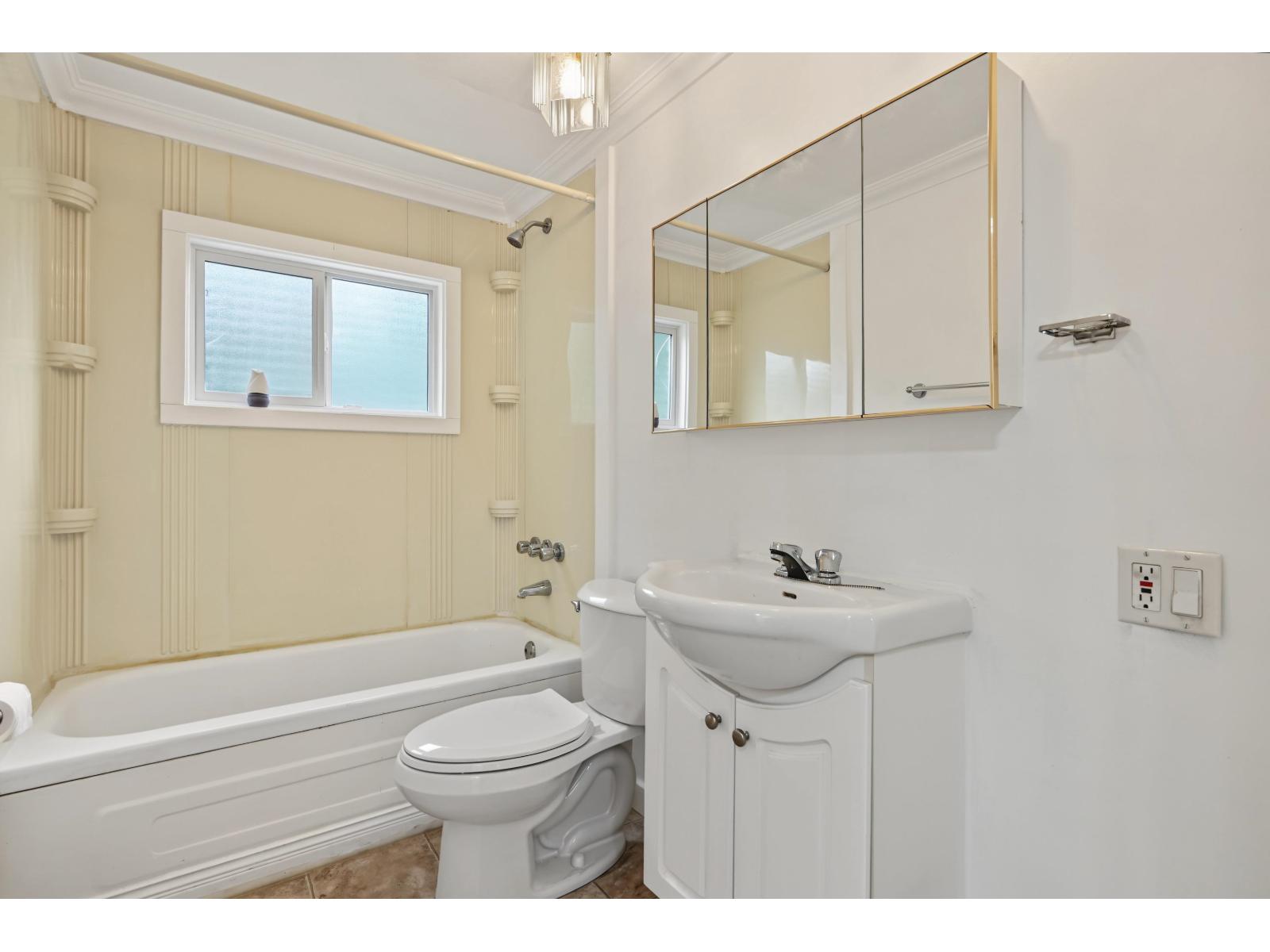 2216 Lougheed Highway #5 Property Photo 8