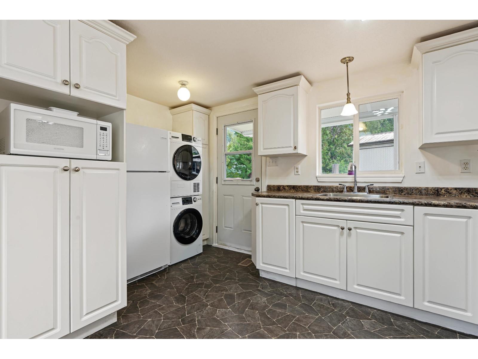 2216 Lougheed Highway #5 Property Photo 9