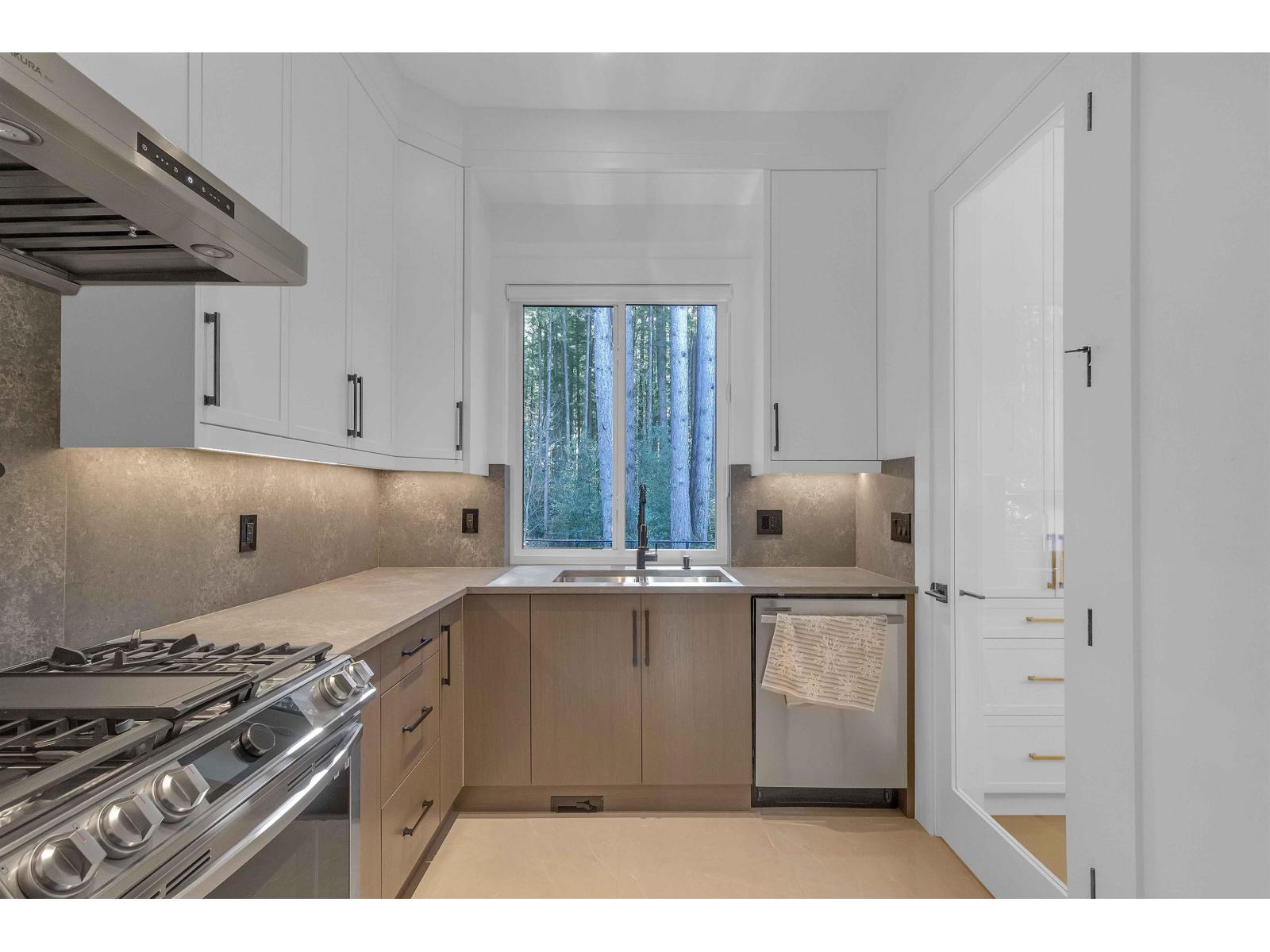 19704 31a Avenue Property Photo 7