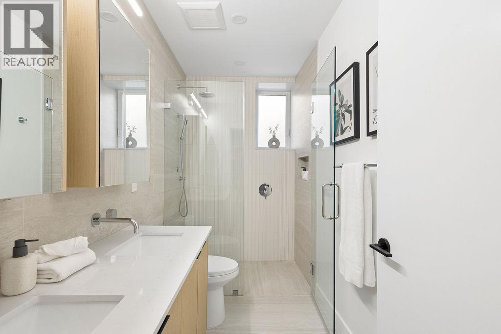 2 2124 E 8 Avenue Property Photo 23