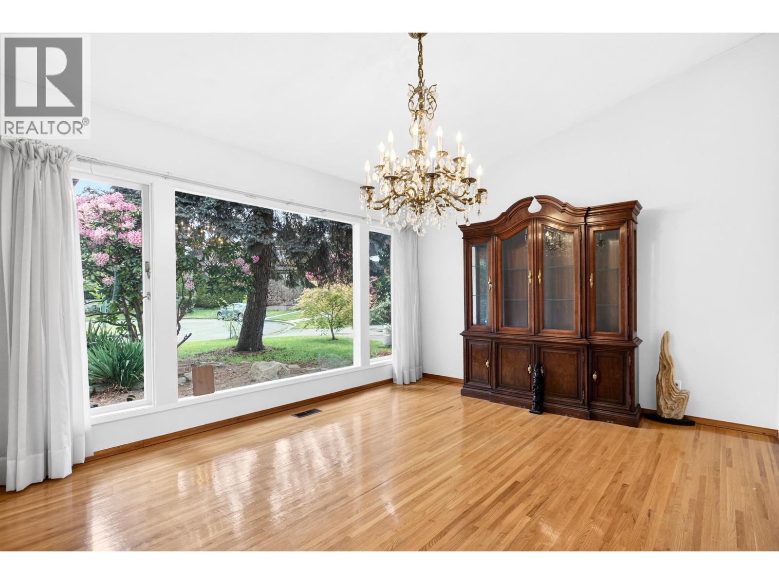 642 W 53rd Avenue Property Photo 10