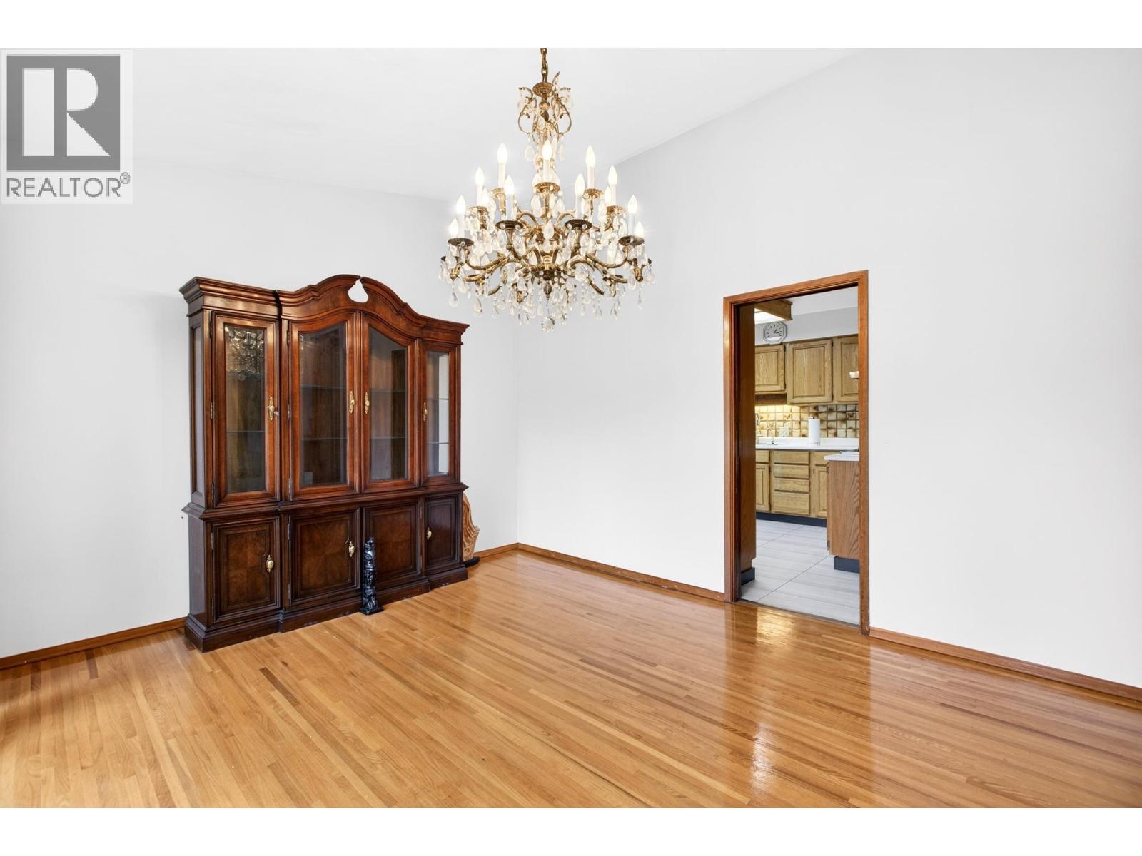 642 W 53rd Avenue Property Photo 11