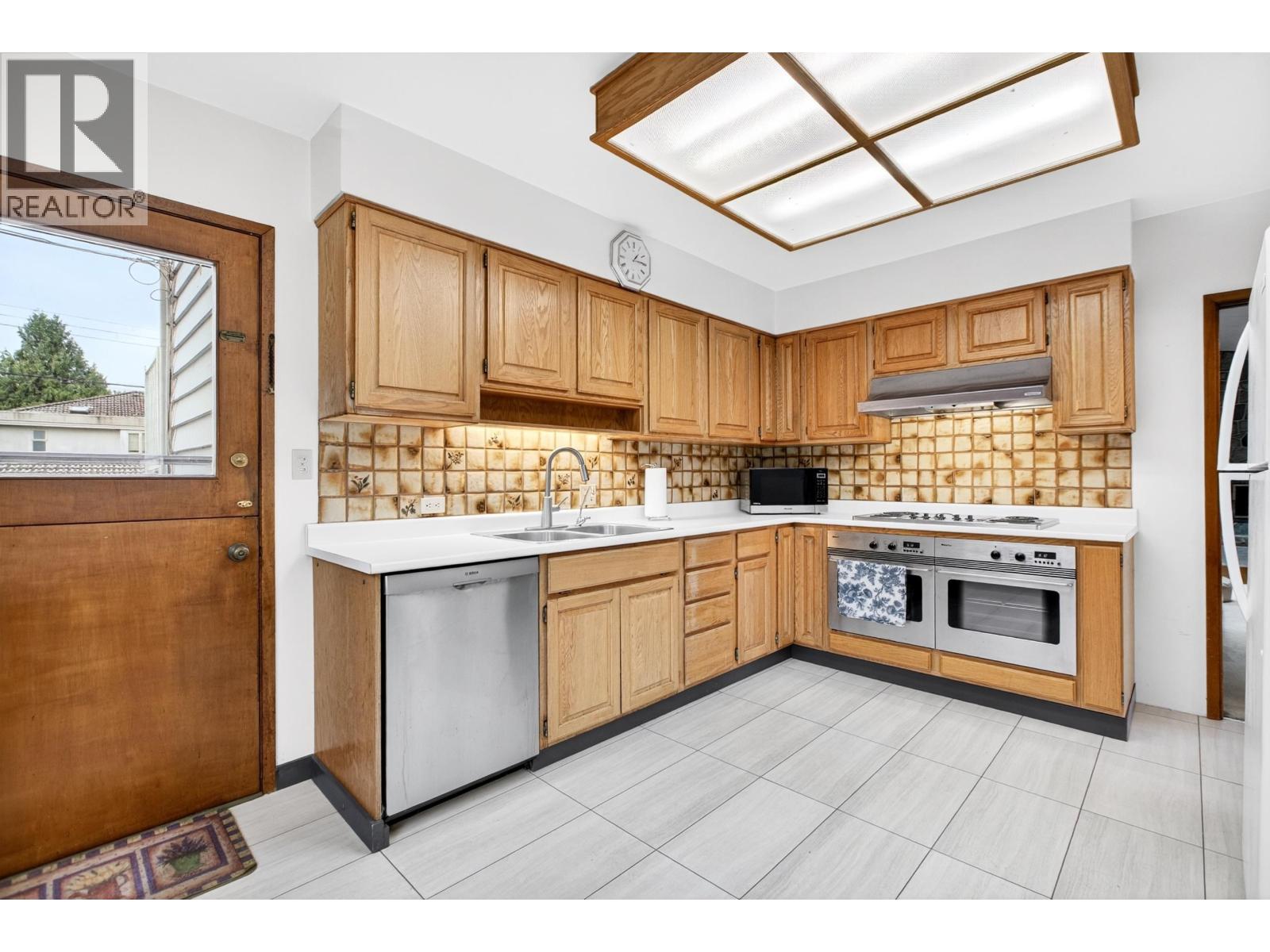 642 W 53rd Avenue Property Photo 15