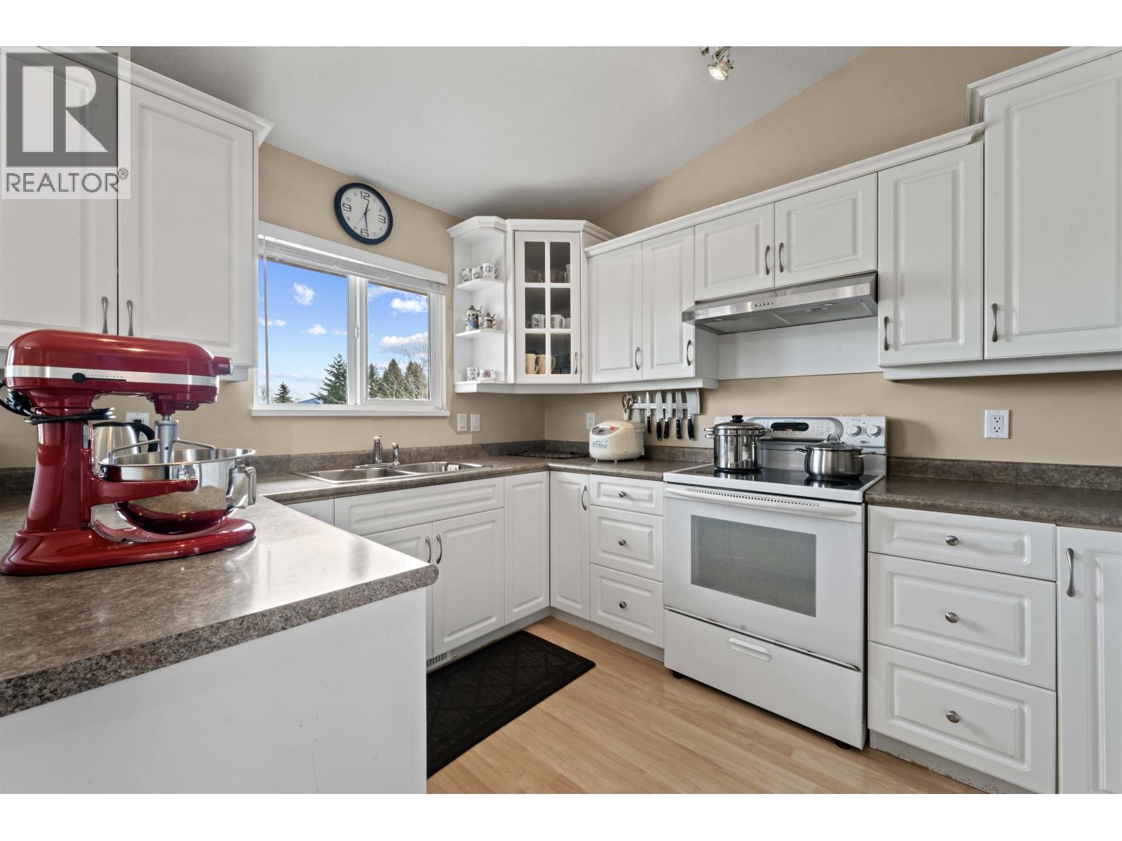 11982 230 Street Property Photo 7
