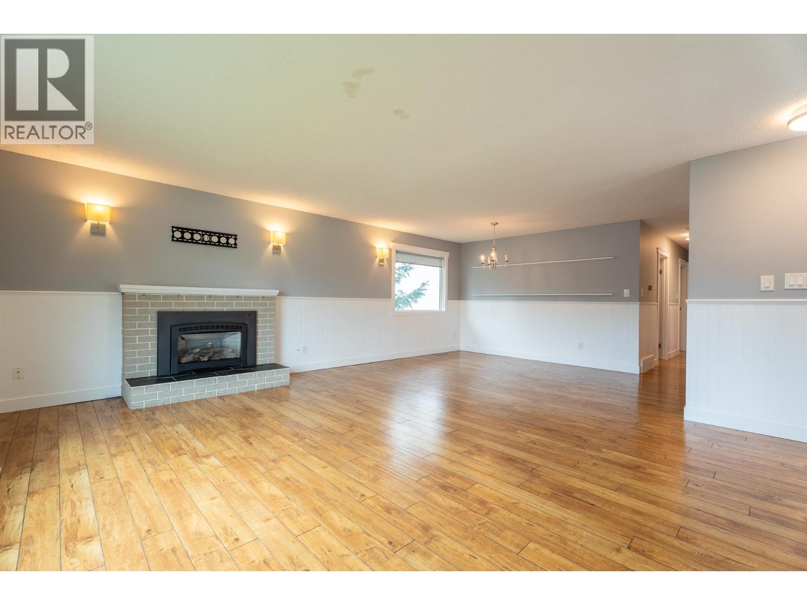 805 Faulkner Crescent Property Photo 4