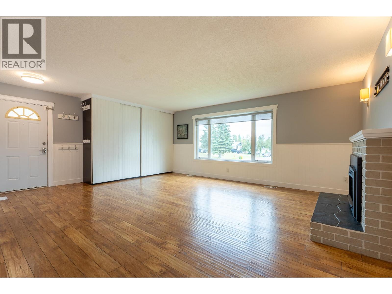 805 Faulkner Crescent Property Photo 6