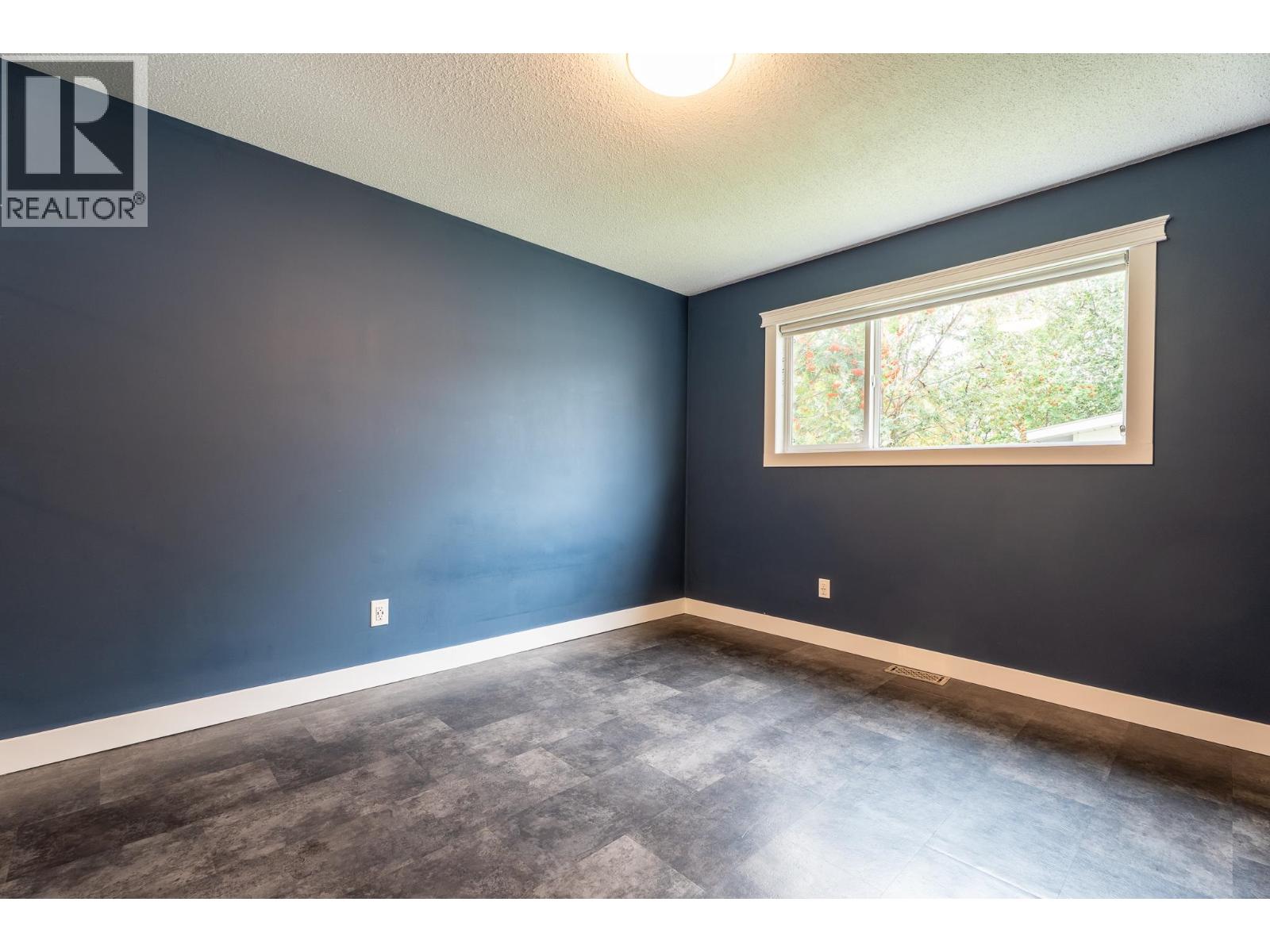 805 Faulkner Crescent Property Photo 12