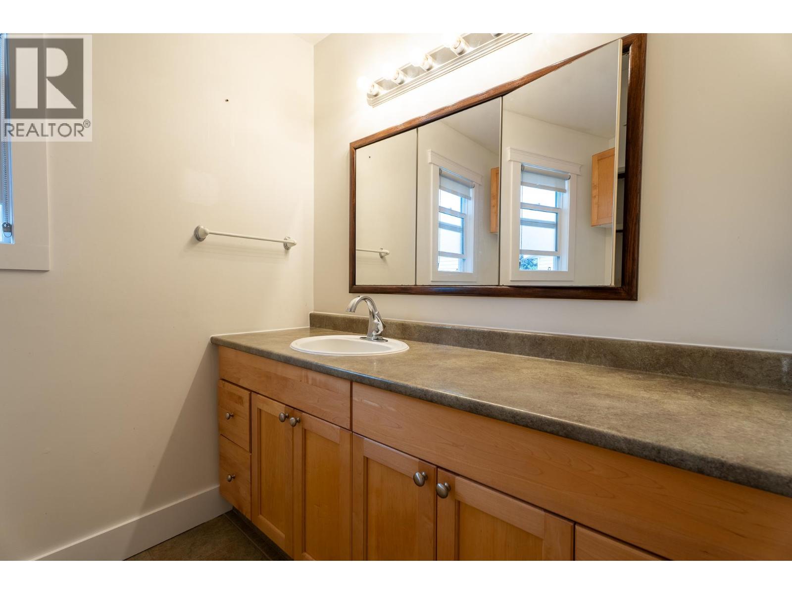 805 Faulkner Crescent Property Photo 16
