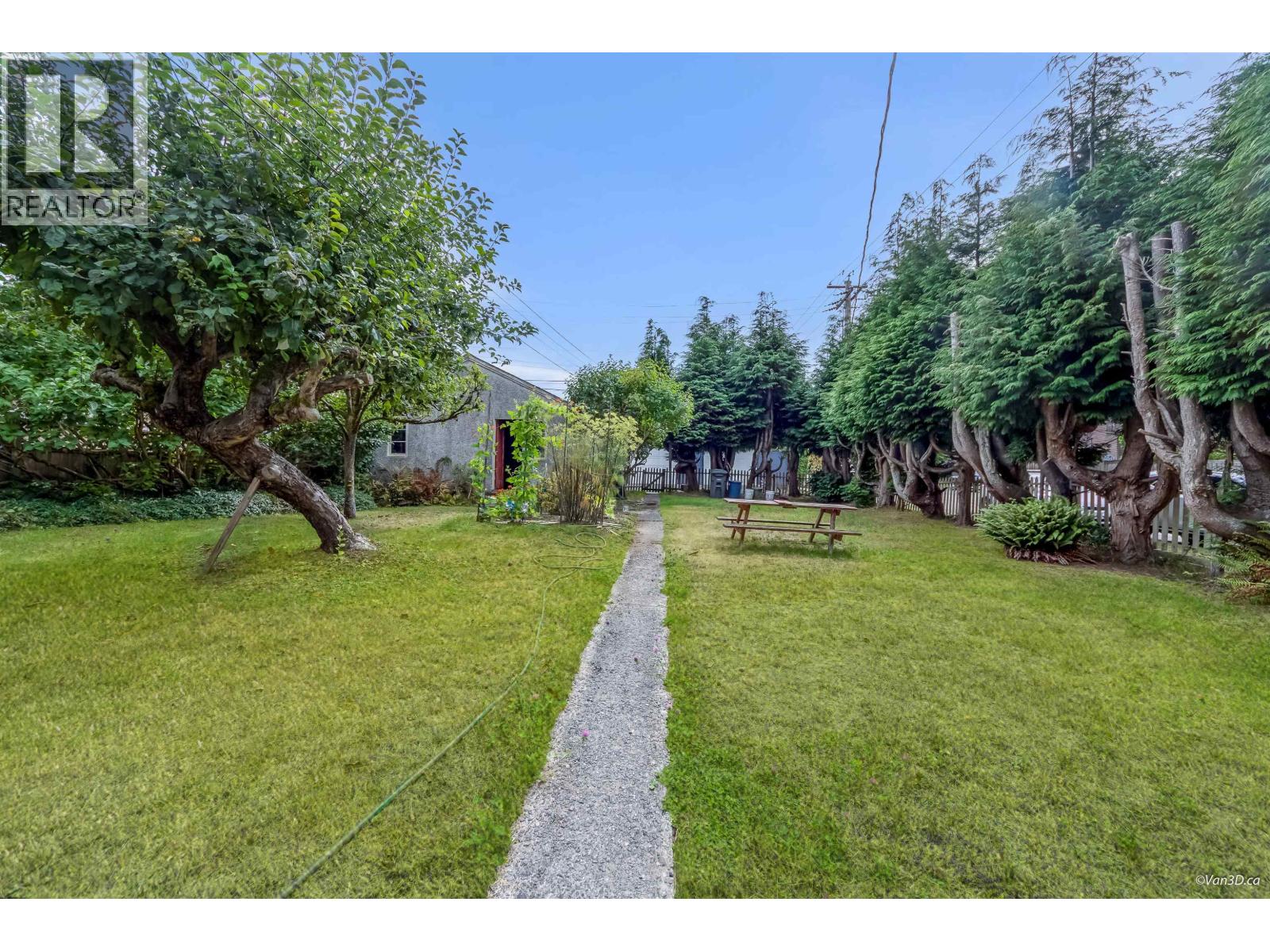 96 W 16th Avenue Property Photo 15
