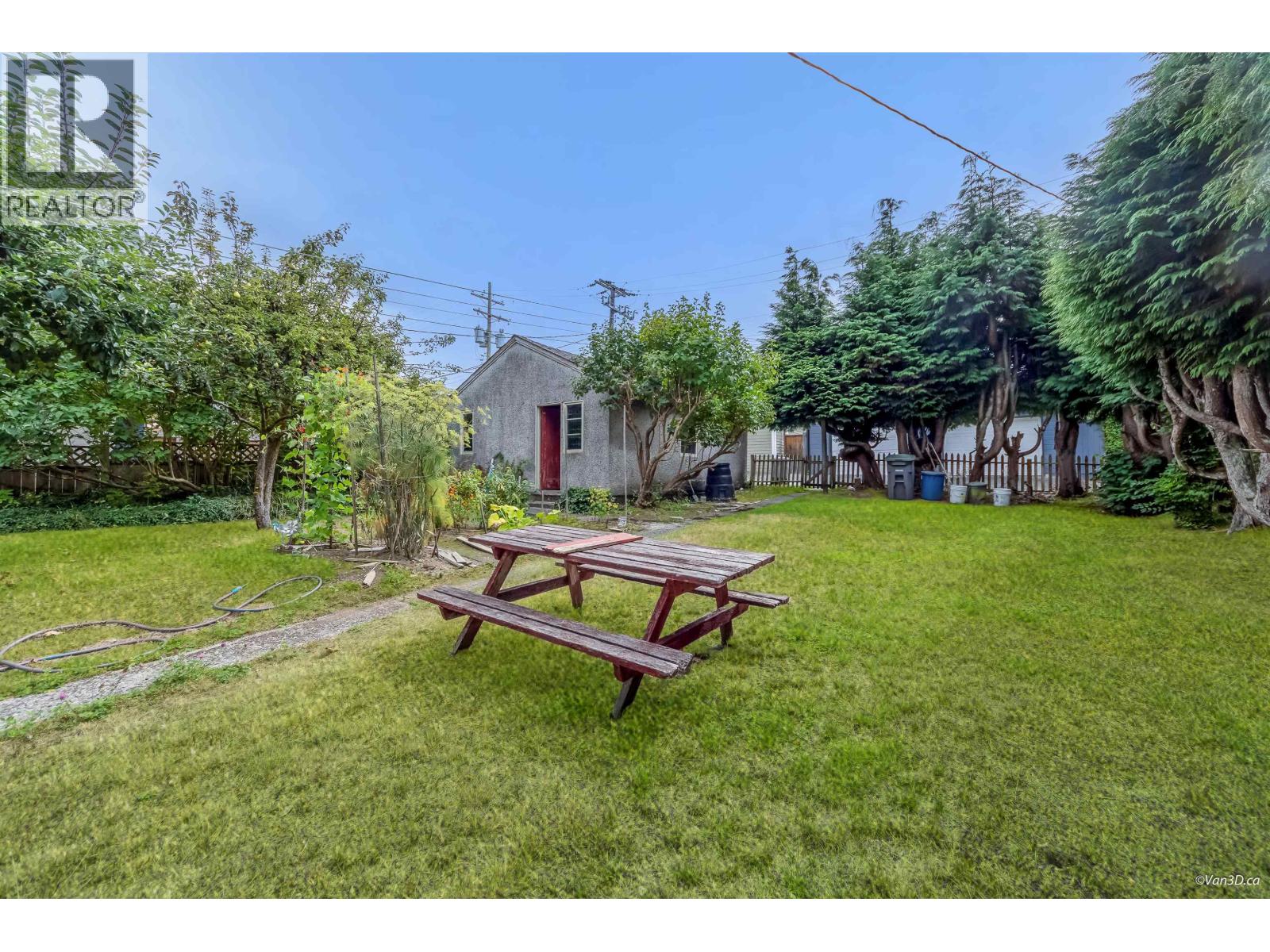 96 W 16th Avenue Property Photo 16
