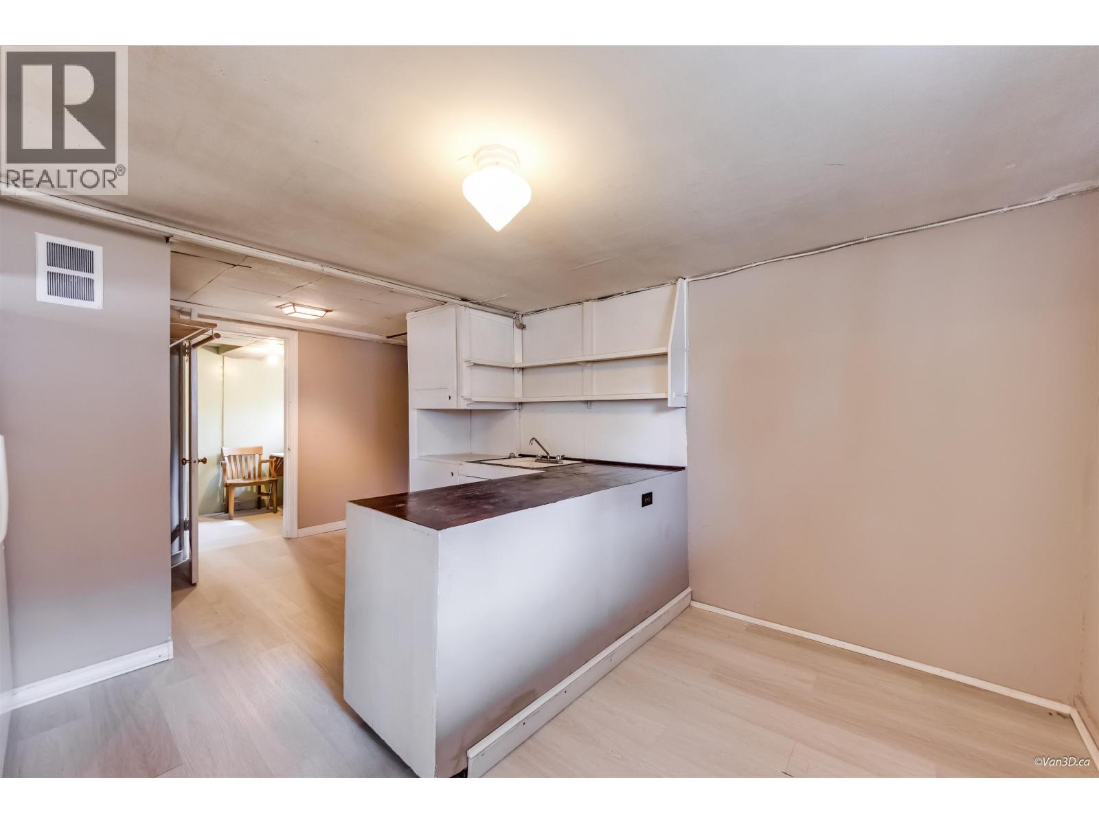 96 W 16th Avenue Property Photo 35