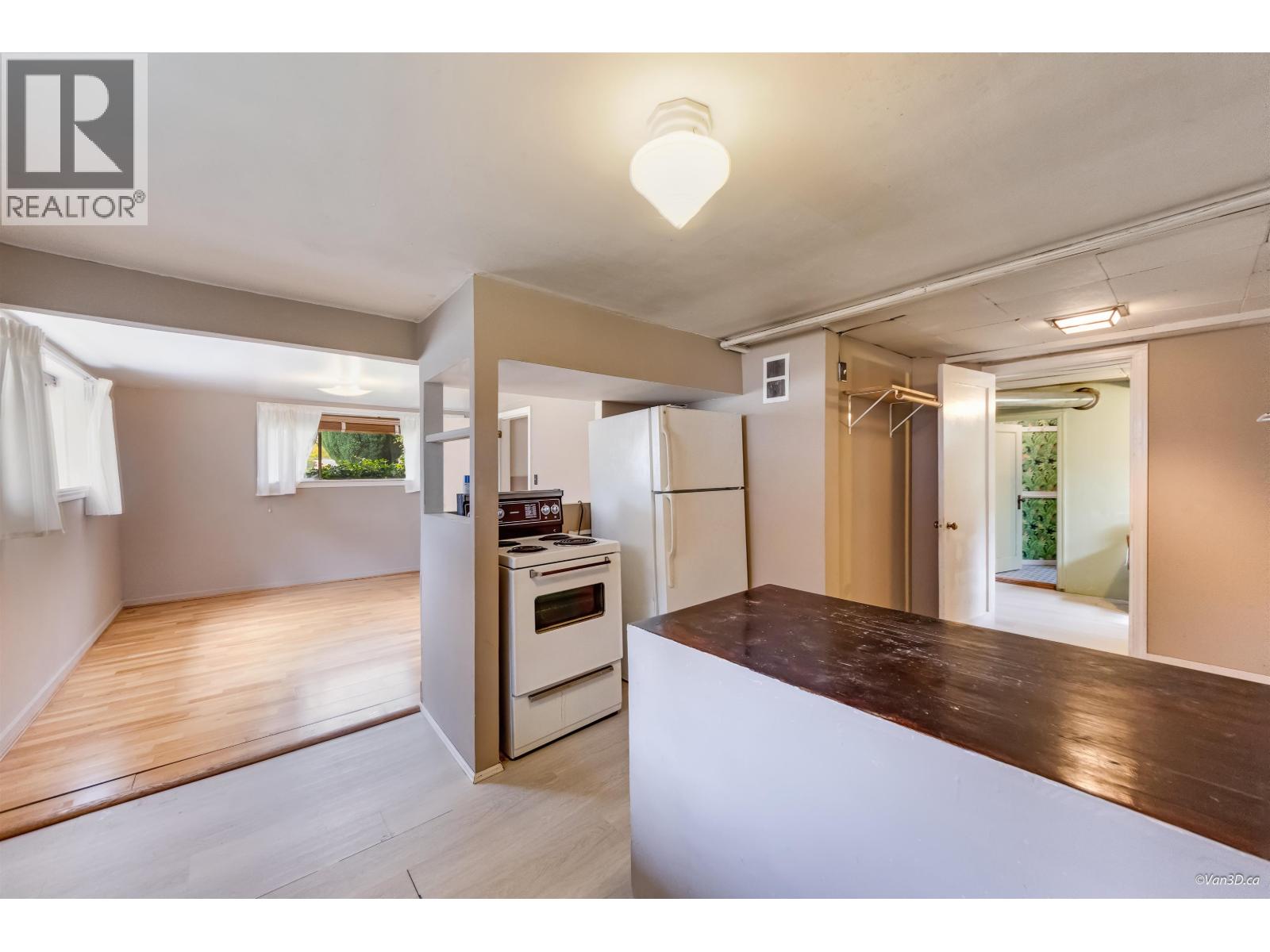 96 W 16th Avenue Property Photo 36